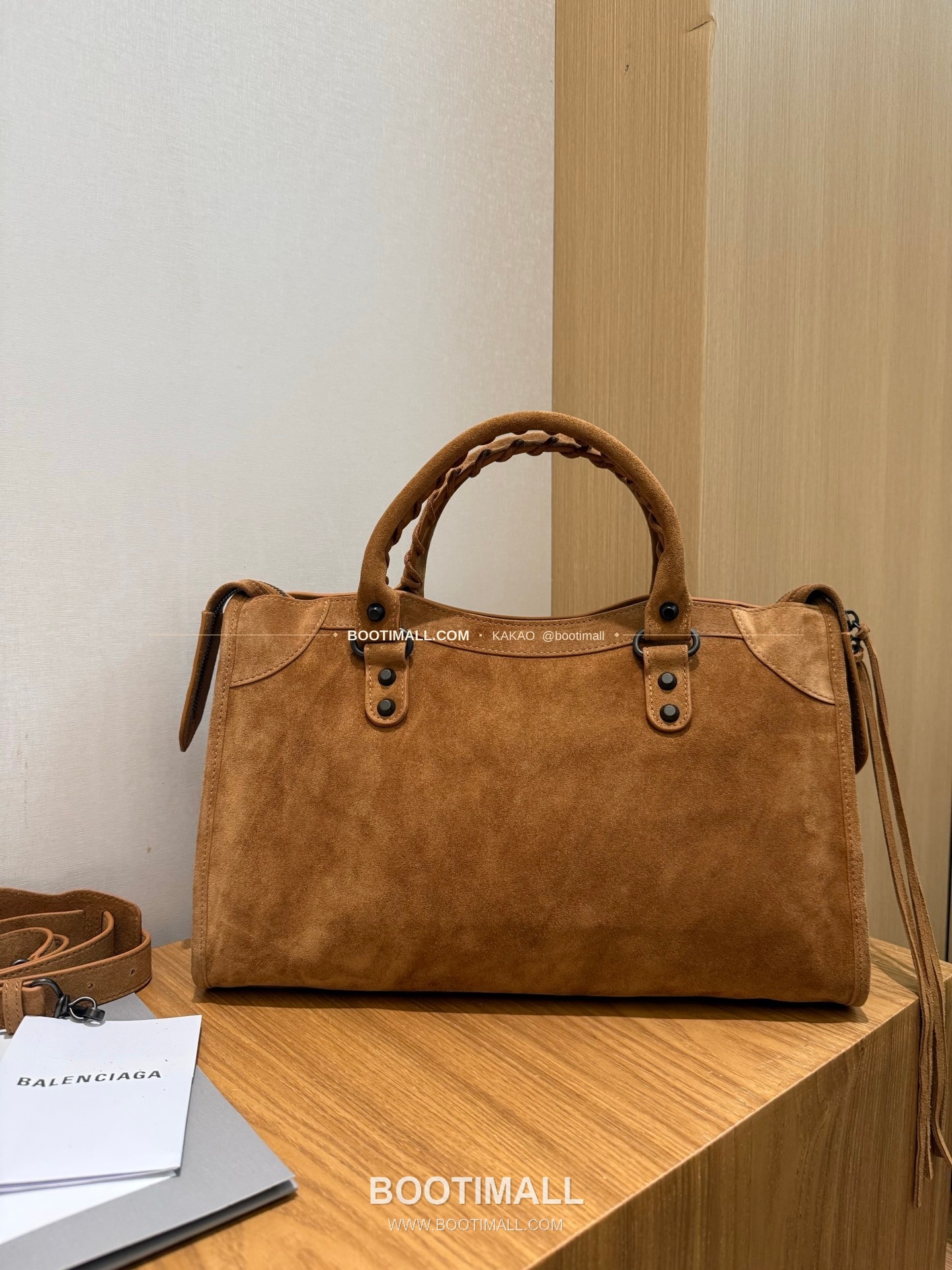 발렌시아가 26SS 스웨이드 태슬 모터 토트백 Balenciaga 26SS Suede Tassel Moto Tote Bag 3301 38.5cm 8