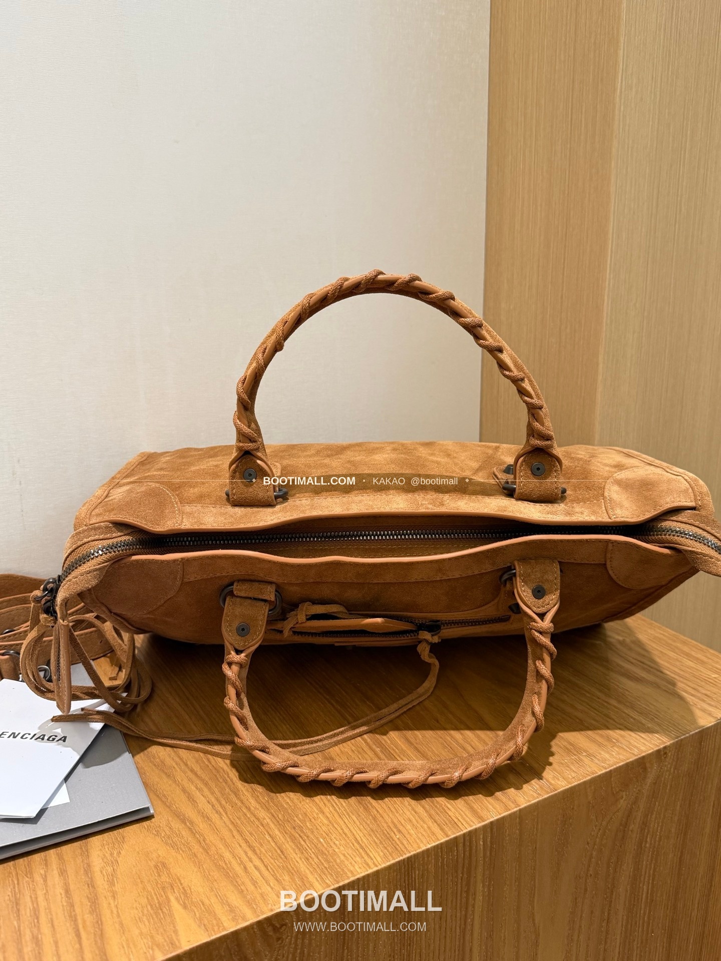 발렌시아가 26SS 스웨이드 태슬 모터 토트백 Balenciaga 26SS Suede Tassel Moto Tote Bag 3301 38.5cm 12