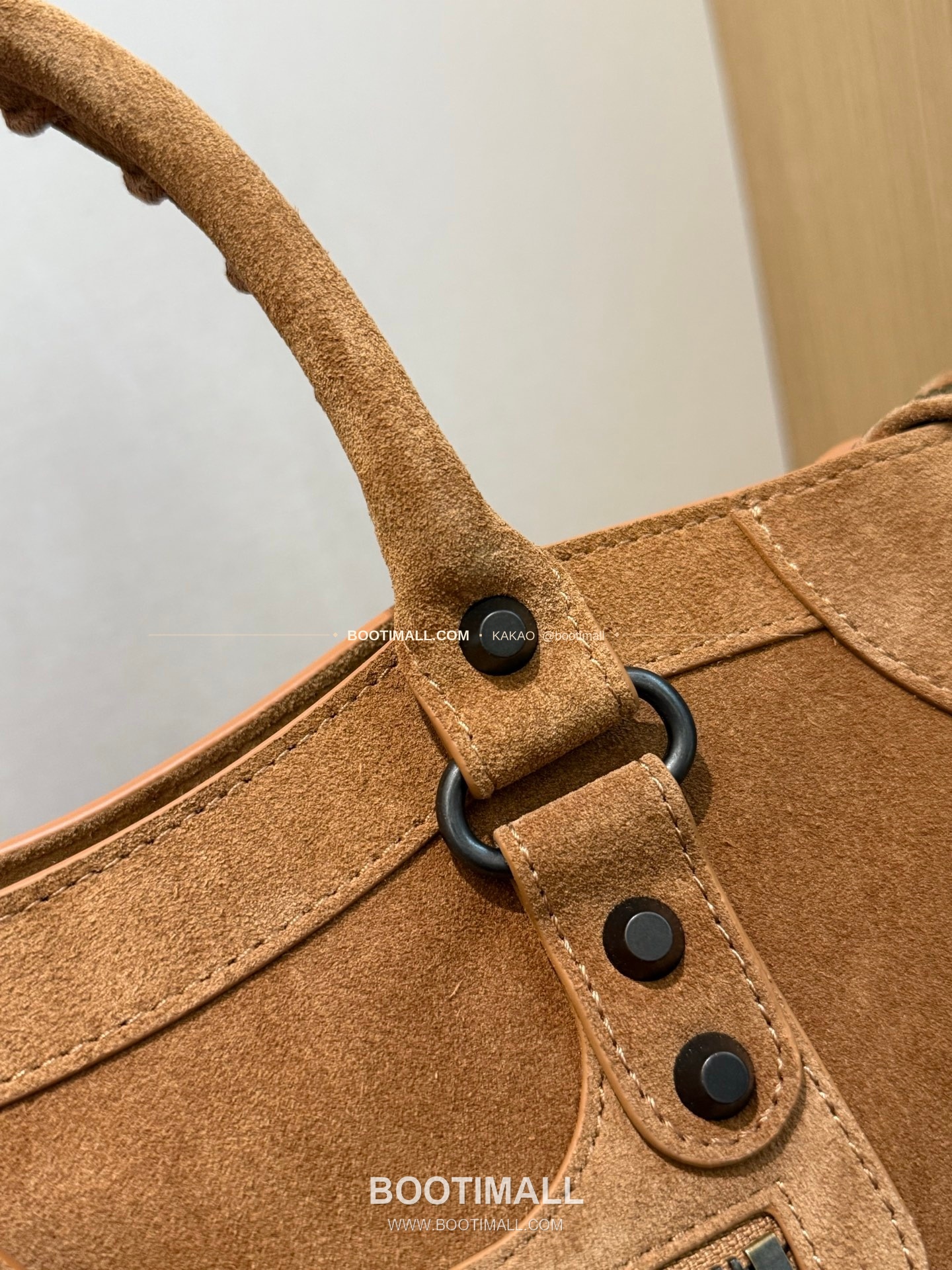 발렌시아가 26SS 스웨이드 태슬 모터 토트백 Balenciaga 26SS Suede Tassel Moto Tote Bag 3301 38.5cm 13