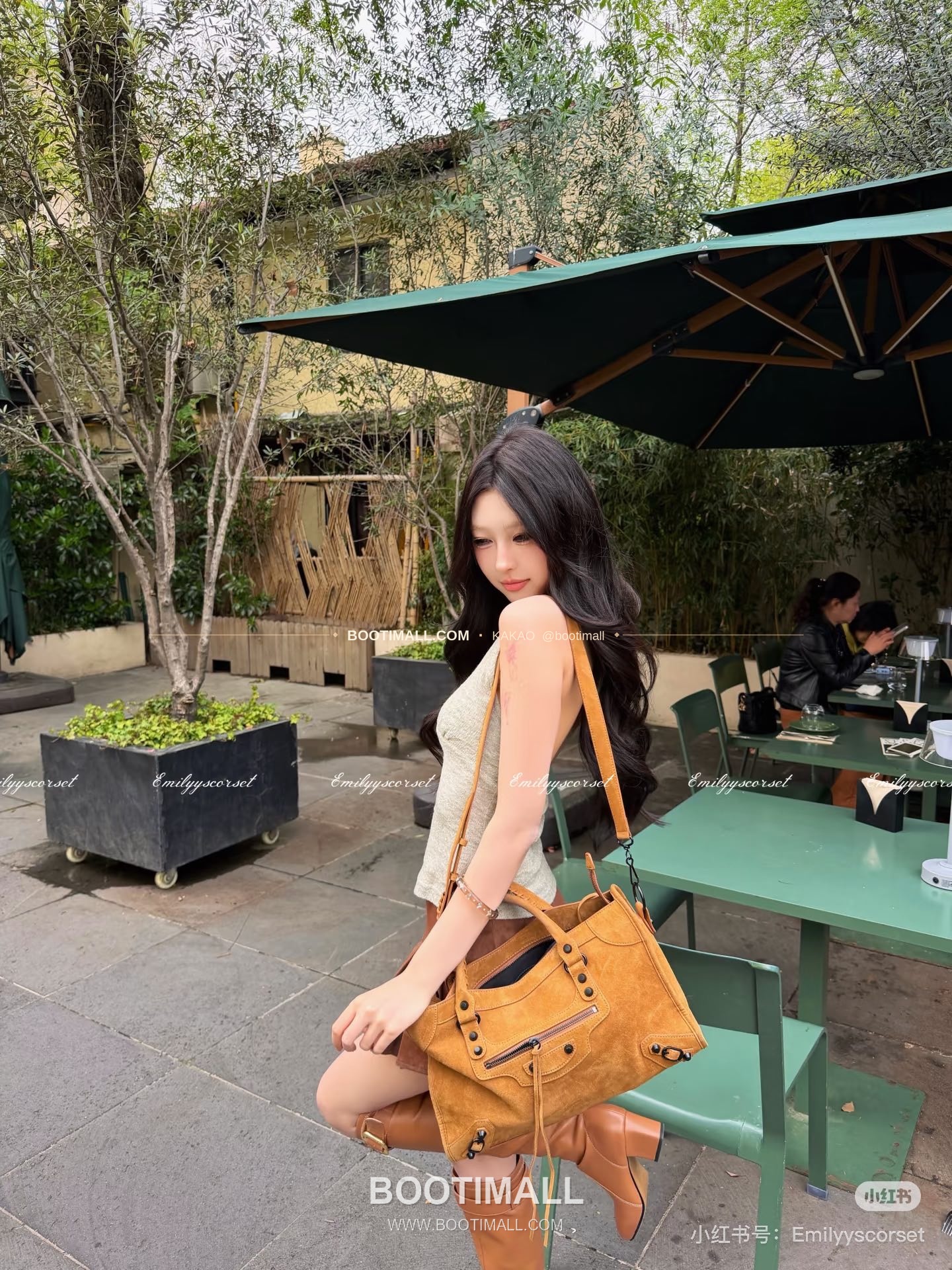 발렌시아가 26SS 스웨이드 태슬 모터 토트백 Balenciaga 26SS Suede Tassel Moto Tote Bag 3301 38.5cm 18