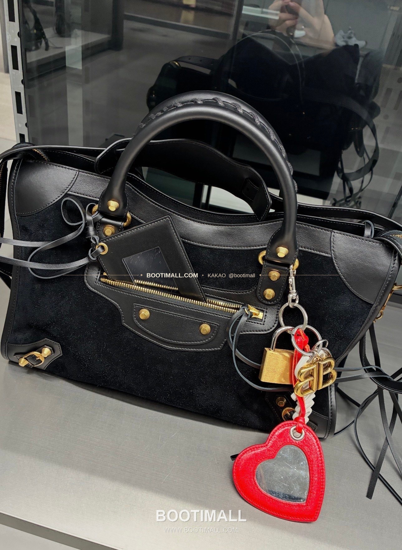 발렌시아가 르시티 레더 태슬 모터 토트백 Balenciaga Le City Leather Tassel Moto Tote Bag 3301 37cm 5