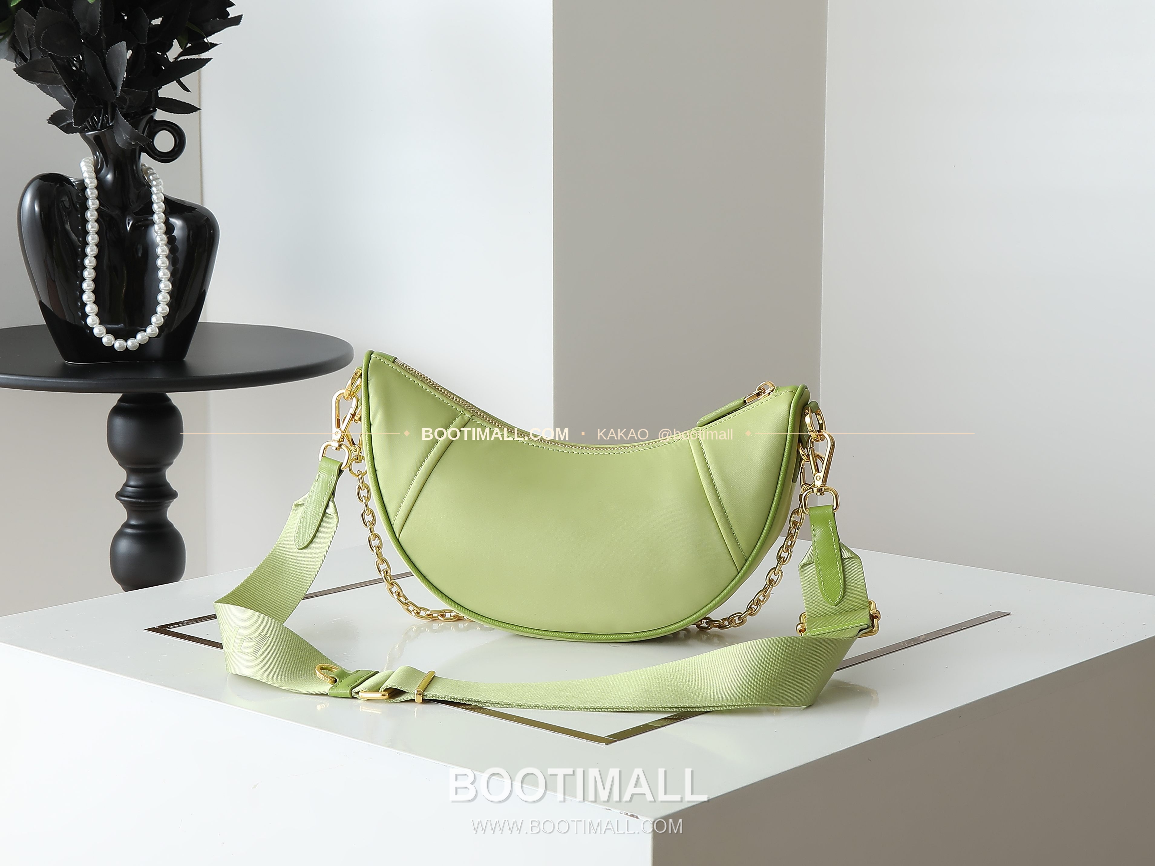 프라다 Re-Nylon 체인 하프문 숄더백 Prada Re-Nylon Chain Half Moon Shoulder Bag 1BH222 30cm 10