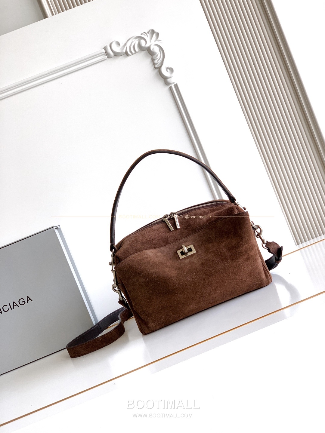 발렌시아가 로데오 레더 락 카메라 숄더백 Balenciaga Rodeo Leather Lock Camera Shoulder Bag 2027 23cm 1
