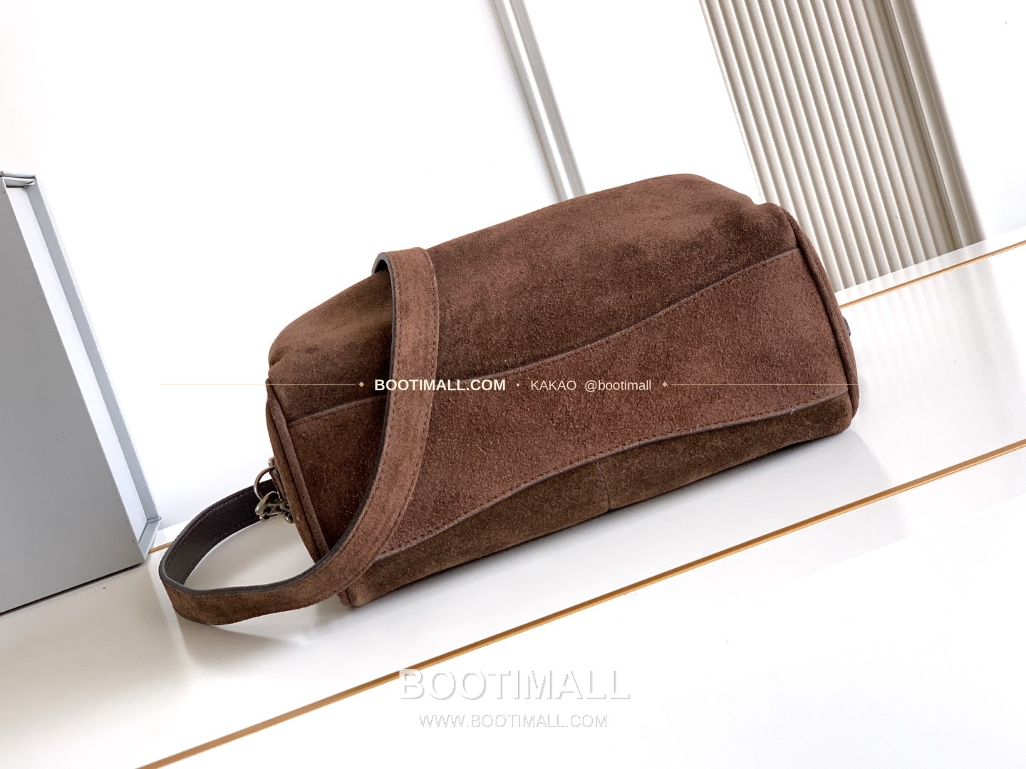 발렌시아가 로데오 레더 락 카메라 숄더백 Balenciaga Rodeo Leather Lock Camera Shoulder Bag 2027 23cm 4