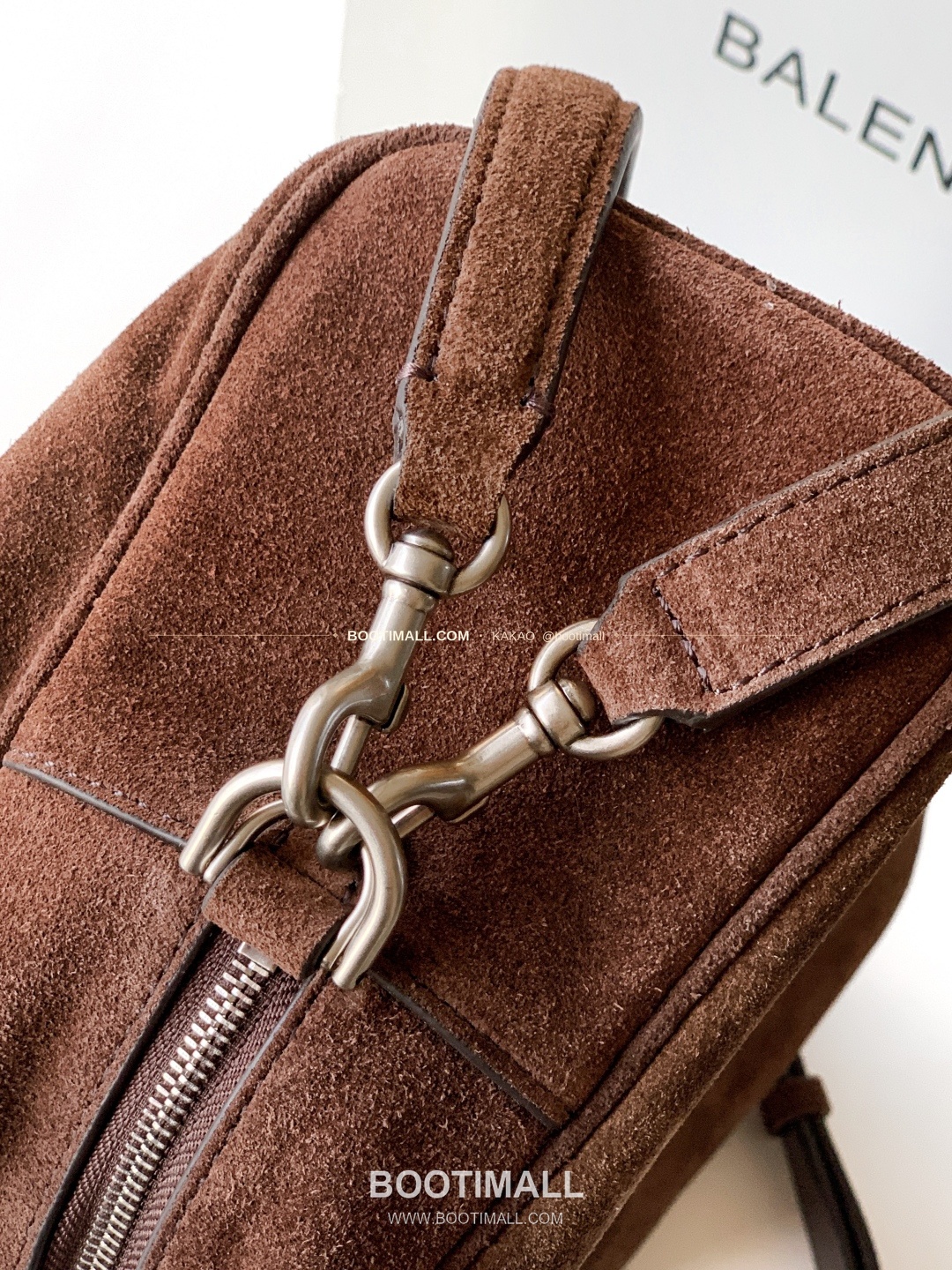 발렌시아가 로데오 레더 락 카메라 숄더백 Balenciaga Rodeo Leather Lock Camera Shoulder Bag 2027 23cm 6