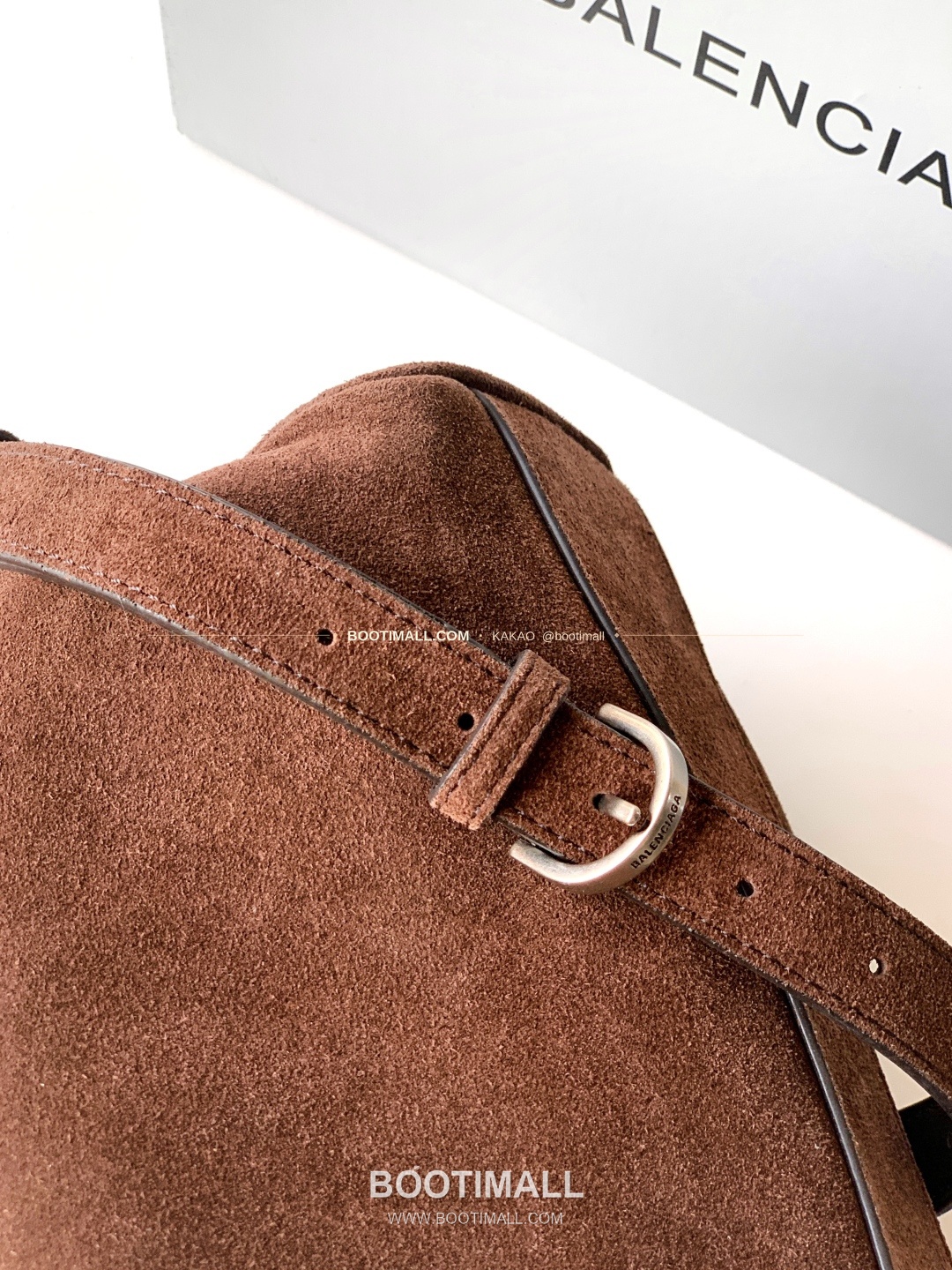 발렌시아가 로데오 레더 락 카메라 숄더백 Balenciaga Rodeo Leather Lock Camera Shoulder Bag 2027 23cm 7