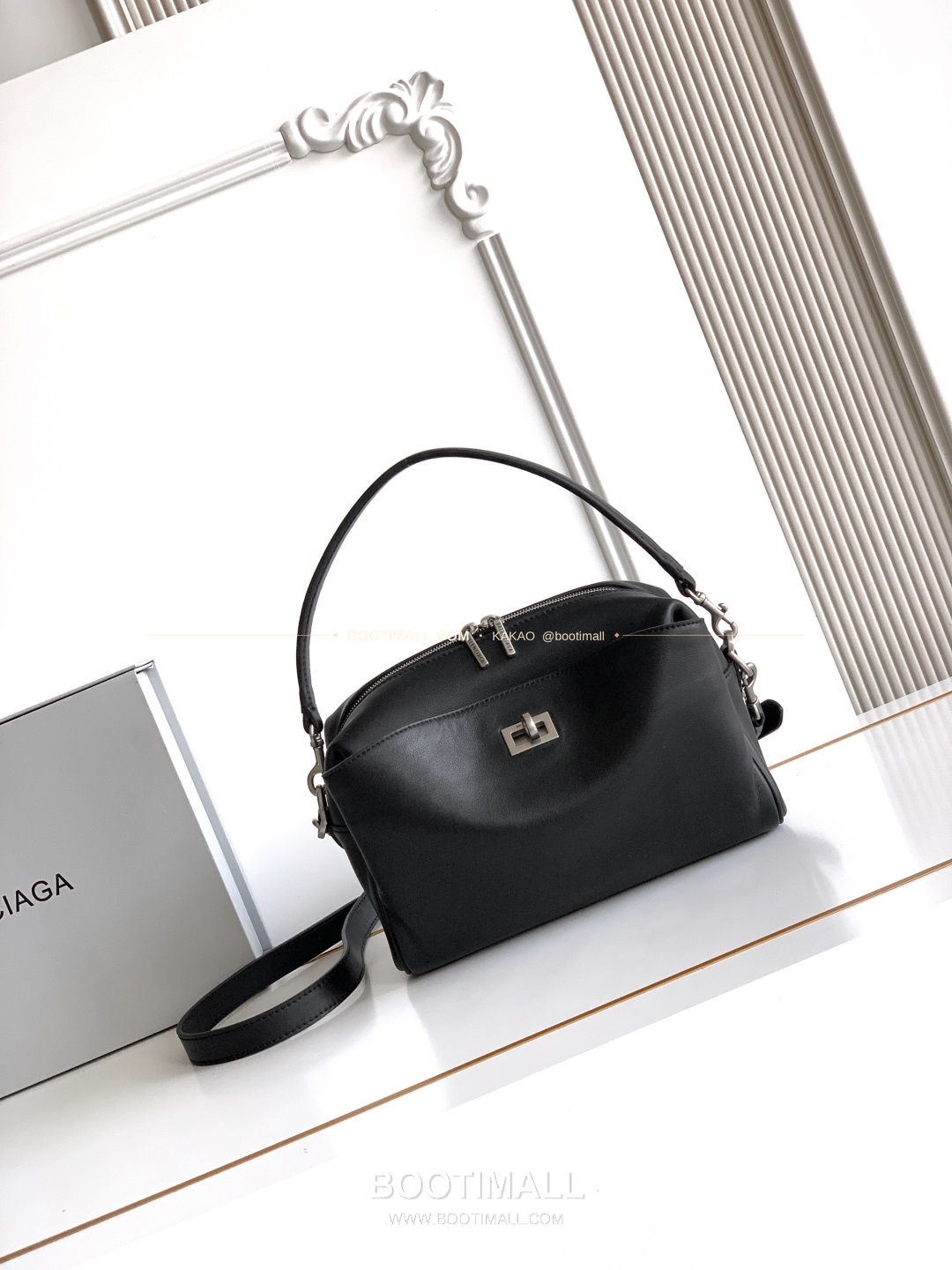 발렌시아가 로데오 레더 락 카메라 숄더백 Balenciaga Rodeo Leather Lock Camera Shoulder Bag 2027 23cm 1