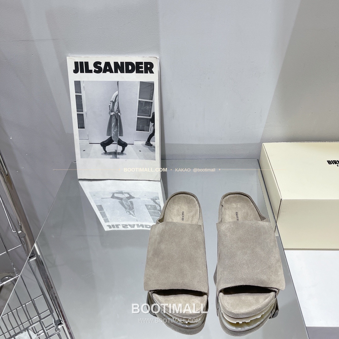 피어오브갓 버켄스탁 스웨이드 더블스트랩 코르크 풋베드 슬리퍼 Fear of God Birkenstock Suede Double Strap Cork Footbed Sandals 1
