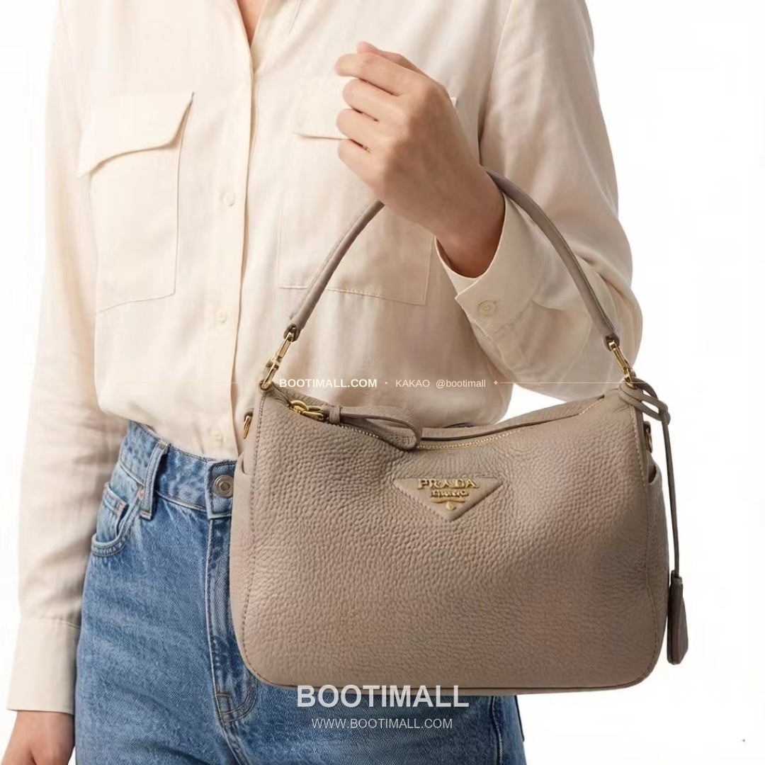 프라다 2026SS 사피아노 레더 로고 메탈 라운드 미니 토트백 Prada 2026 SS Saffiano Leather Logo Metal Round Mini Tote Bag 1BC277 24cm 1