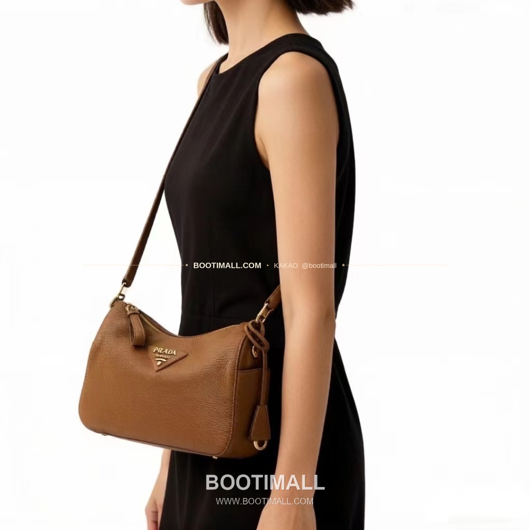 프라다 2026SS 사피아노 레더 로고 메탈 라운드 미니 토트백 Prada 2026 SS Saffiano Leather Logo Metal Round Mini Tote Bag 1BC277 24cm 2