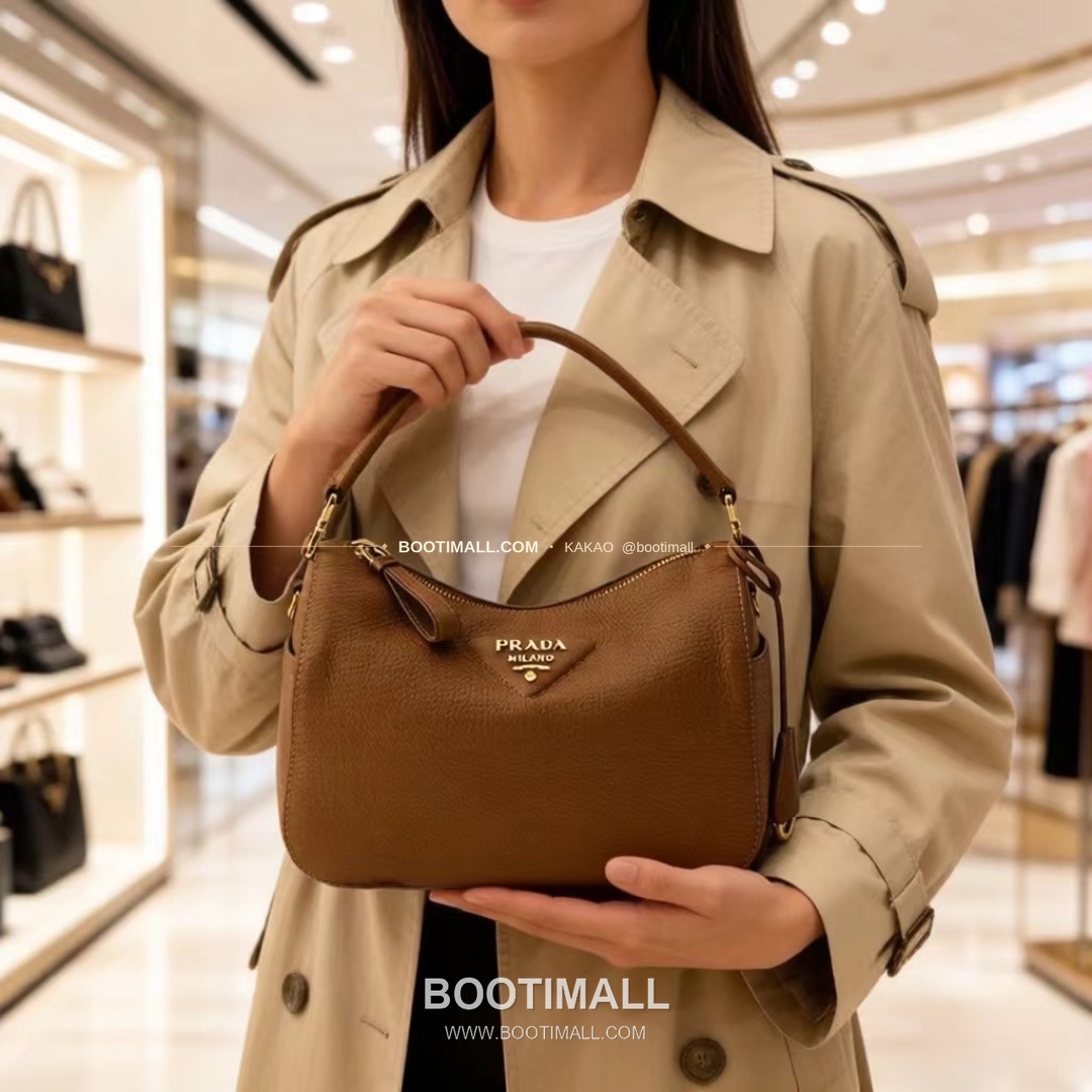 프라다 2026SS 사피아노 레더 로고 메탈 라운드 미니 토트백 Prada 2026 SS Saffiano Leather Logo Metal Round Mini Tote Bag 1BC277 24cm 3