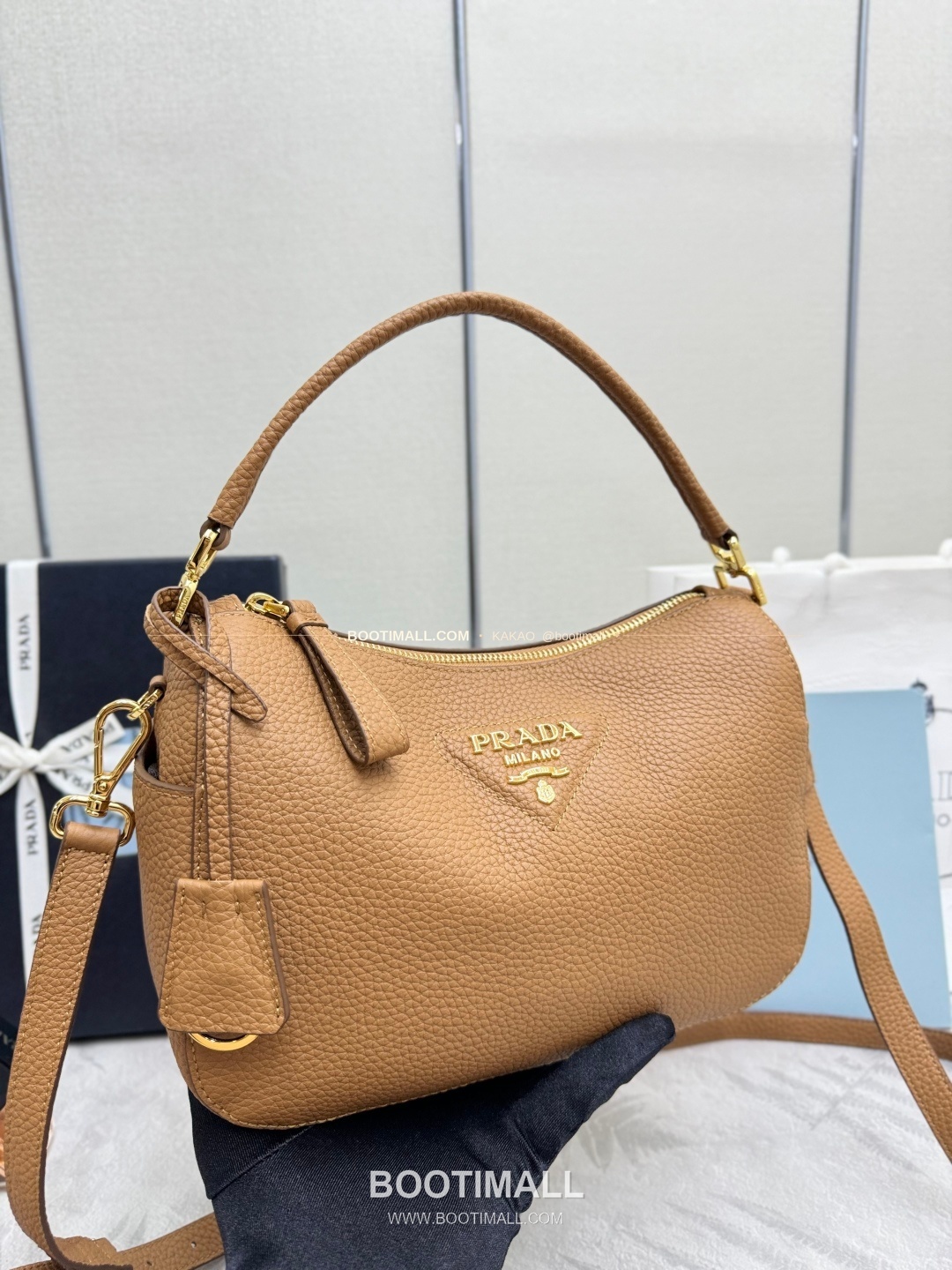 프라다 2026SS 사피아노 레더 로고 메탈 라운드 미니 토트백 Prada 2026 SS Saffiano Leather Logo Metal Round Mini Tote Bag 1BC277 24cm 7