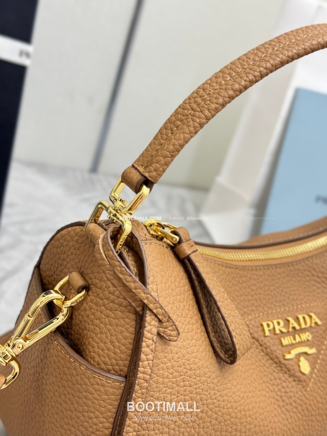 프라다 2026SS 사피아노 레더 로고 메탈 라운드 미니 토트백 Prada 2026 SS Saffiano Leather Logo Metal Round Mini Tote Bag 1BC277 24cm 8