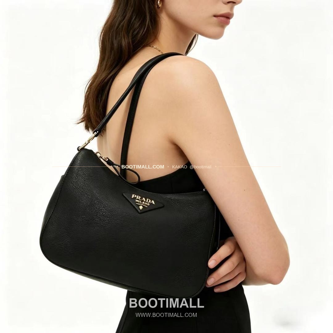 프라다 2026SS 사피아노 레더 로고 메탈 라운드 미니 토트백 Prada 2026 SS Saffiano Leather Logo Metal Round Mini Tote Bag 1BC277 24cm 2