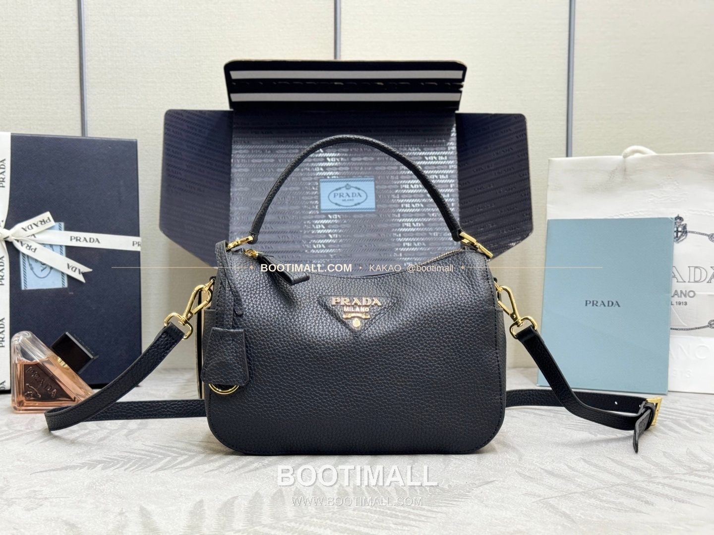 프라다 2026SS 사피아노 레더 로고 메탈 라운드 미니 토트백 Prada 2026 SS Saffiano Leather Logo Metal Round Mini Tote Bag 1BC277 24cm 7