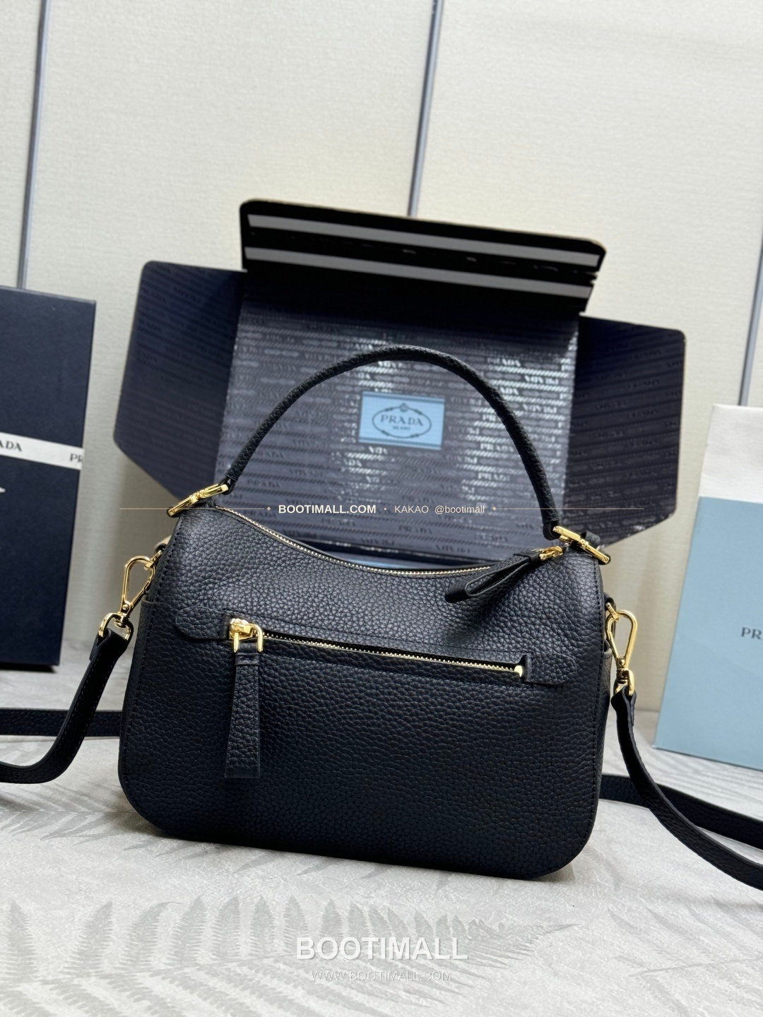 프라다 2026SS 사피아노 레더 로고 메탈 라운드 미니 토트백 Prada 2026 SS Saffiano Leather Logo Metal Round Mini Tote Bag 1BC277 24cm 8