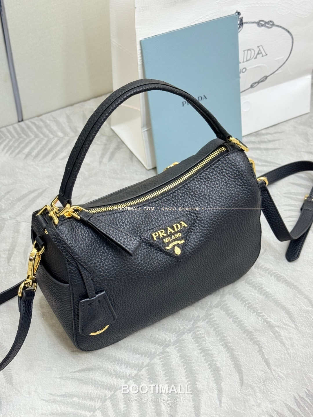 프라다 2026SS 사피아노 레더 로고 메탈 라운드 미니 토트백 Prada 2026 SS Saffiano Leather Logo Metal Round Mini Tote Bag 1BC277 24cm 9