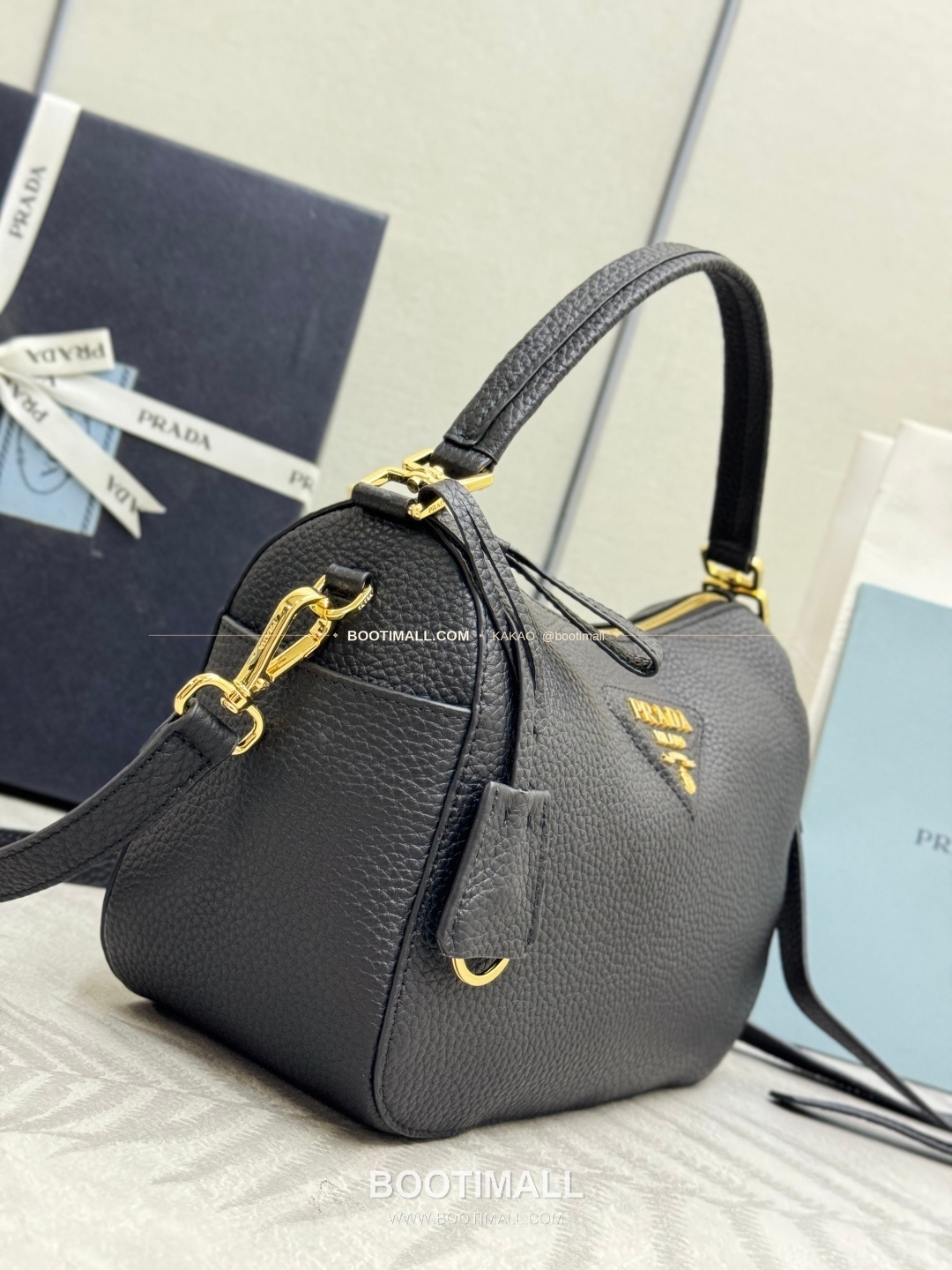 프라다 2026SS 사피아노 레더 로고 메탈 라운드 미니 토트백 Prada 2026 SS Saffiano Leather Logo Metal Round Mini Tote Bag 1BC277 24cm 10