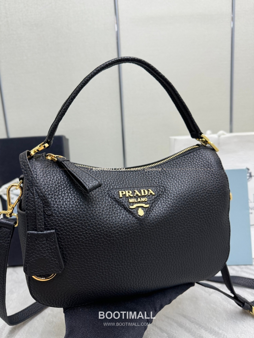 프라다 2026SS 사피아노 레더 로고 메탈 라운드 미니 토트백 Prada 2026 SS Saffiano Leather Logo Metal Round Mini Tote Bag 1BC277 24cm 11