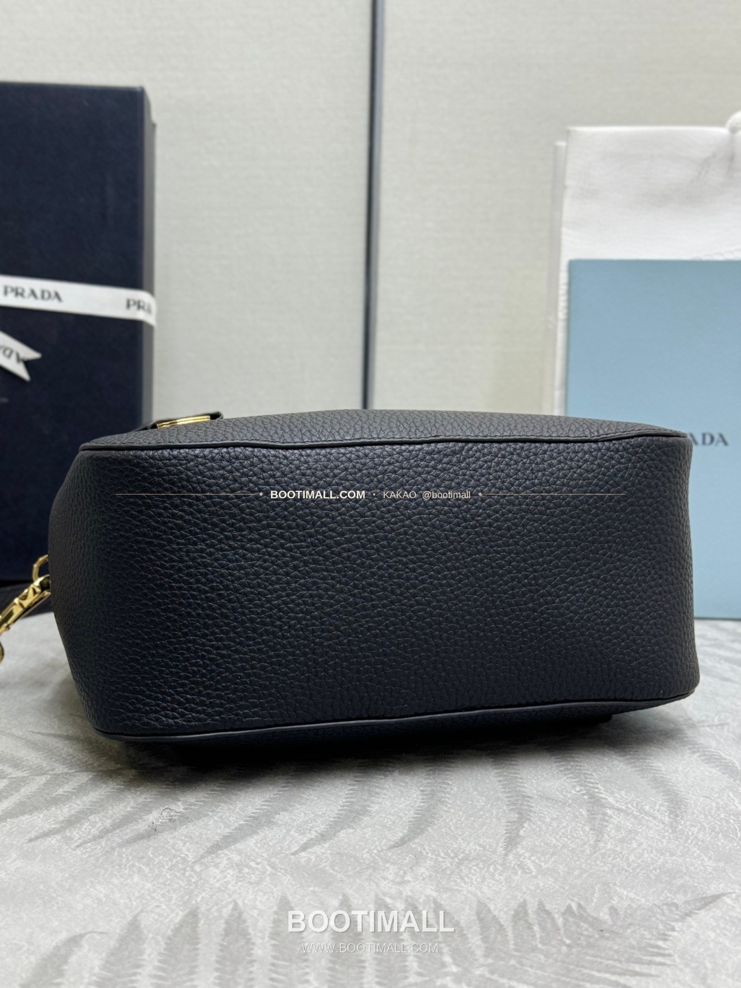 프라다 2026SS 사피아노 레더 로고 메탈 라운드 미니 토트백 Prada 2026 SS Saffiano Leather Logo Metal Round Mini Tote Bag 1BC277 24cm 13