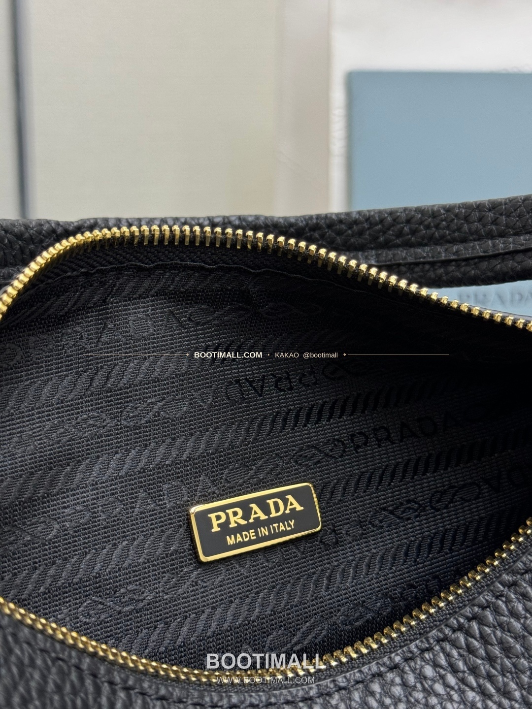 프라다 2026SS 사피아노 레더 로고 메탈 라운드 미니 토트백 Prada 2026 SS Saffiano Leather Logo Metal Round Mini Tote Bag 1BC277 24cm 14
