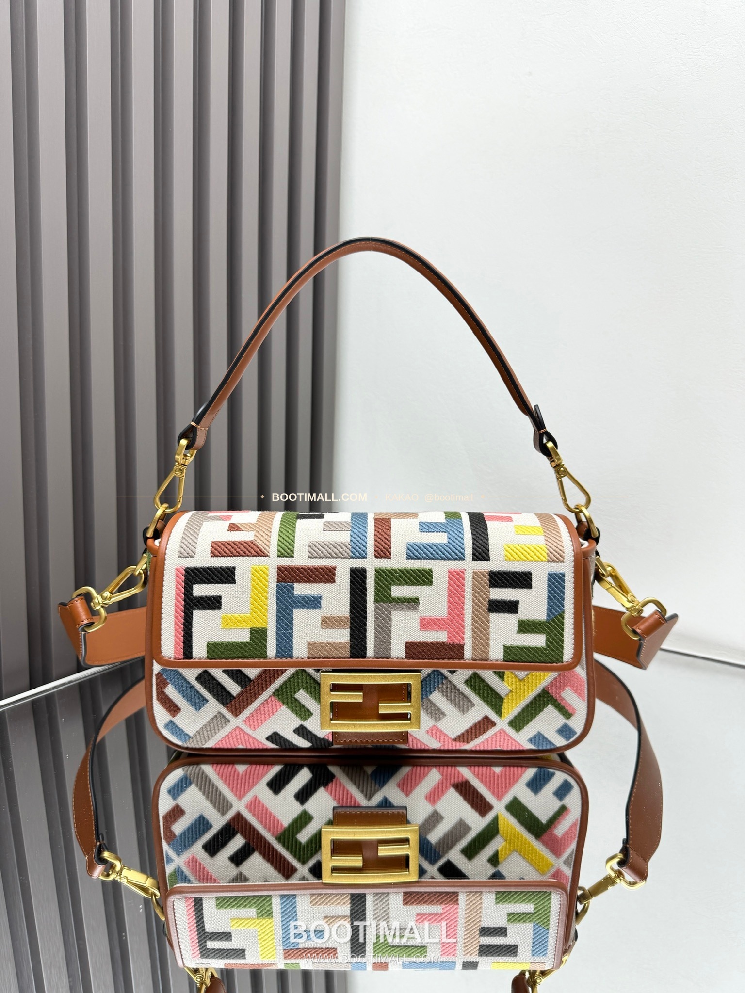 펜디 FF 자수 캔버스 플랩 바게트 숄더백 Fendi FF Embroidered Canvas Flap Baguette Shoulder Bag 0159A 27cm 1