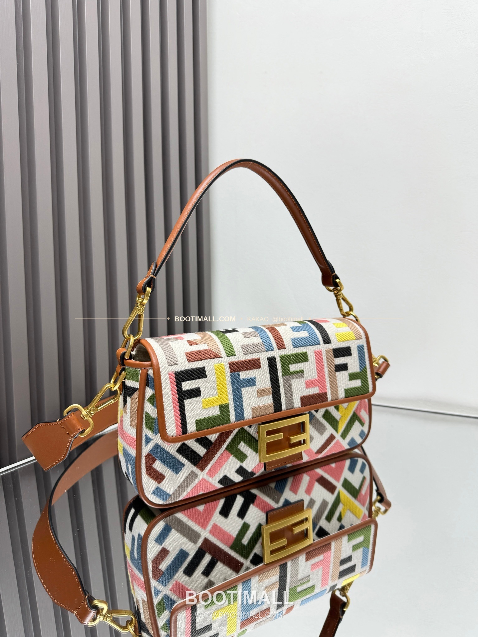 펜디 FF 자수 캔버스 플랩 바게트 숄더백 Fendi FF Embroidered Canvas Flap Baguette Shoulder Bag 0159A 27cm 2