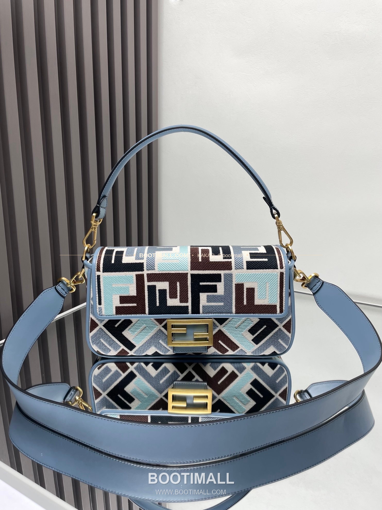 펜디 FF 자수 캔버스 플랩 바게트 숄더백 Fendi FF Embroidered Canvas Flap Baguette Shoulder Bag 0159A 27cm 1