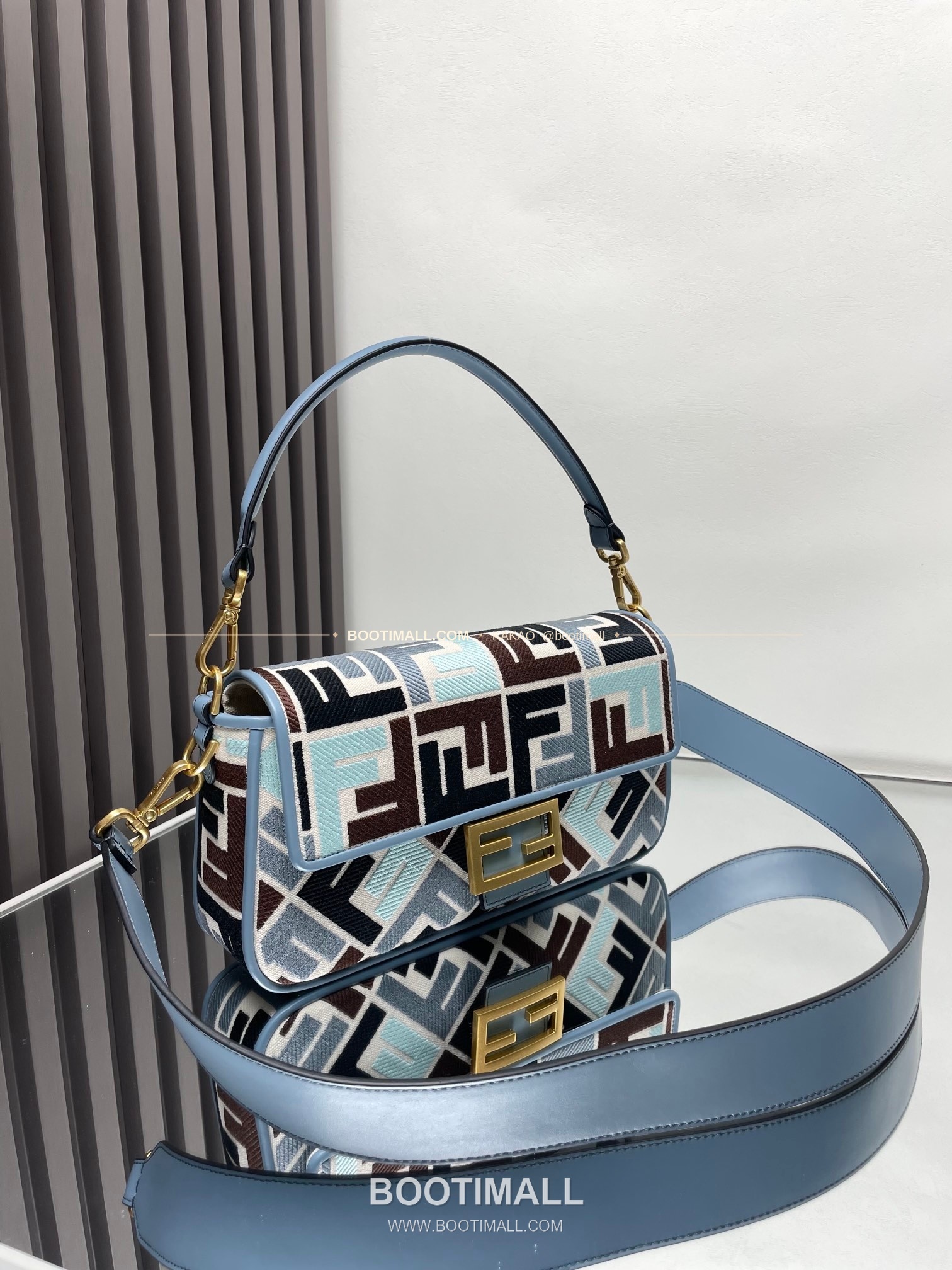 펜디 FF 자수 캔버스 플랩 바게트 숄더백 Fendi FF Embroidered Canvas Flap Baguette Shoulder Bag 0159A 27cm 2