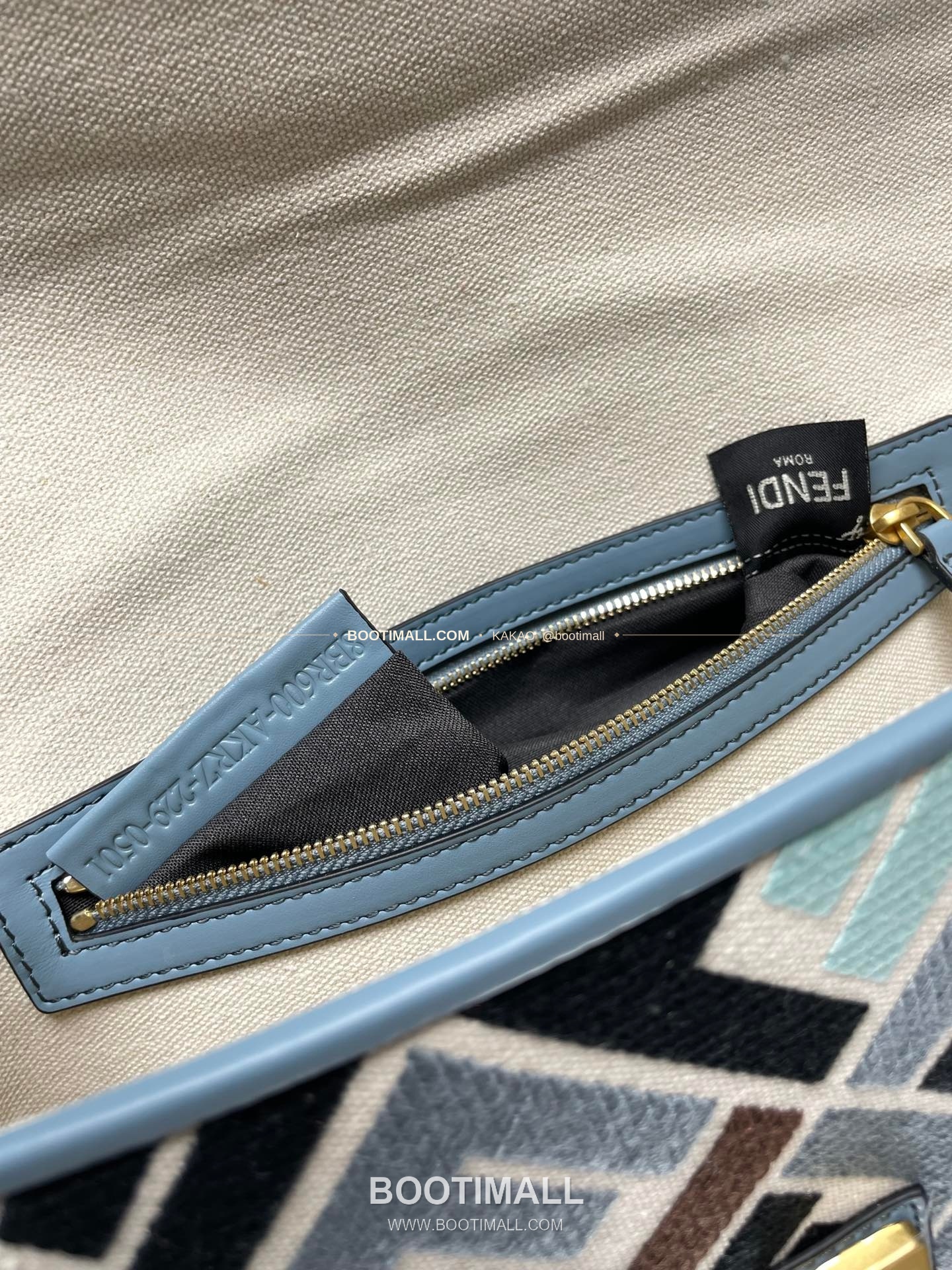 펜디 FF 자수 캔버스 플랩 바게트 숄더백 Fendi FF Embroidered Canvas Flap Baguette Shoulder Bag 0159A 27cm 7