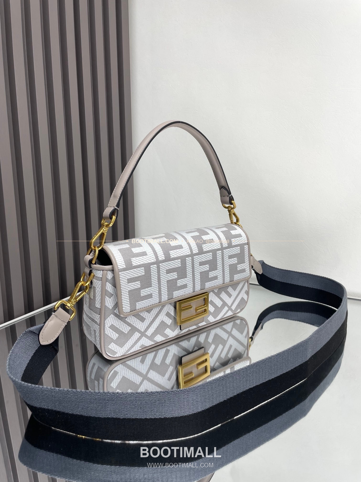 펜디 FF 자수 캔버스 플랩 바게트 숄더백 Fendi FF Embroidered Canvas Flap Baguette Shoulder Bag 0159A 27cm 2