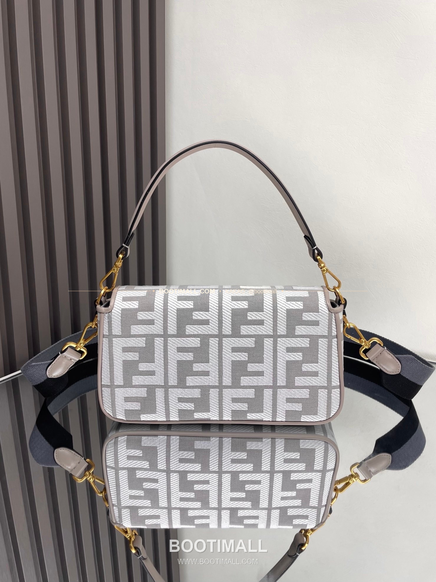 펜디 FF 자수 캔버스 플랩 바게트 숄더백 Fendi FF Embroidered Canvas Flap Baguette Shoulder Bag 0159A 27cm 6