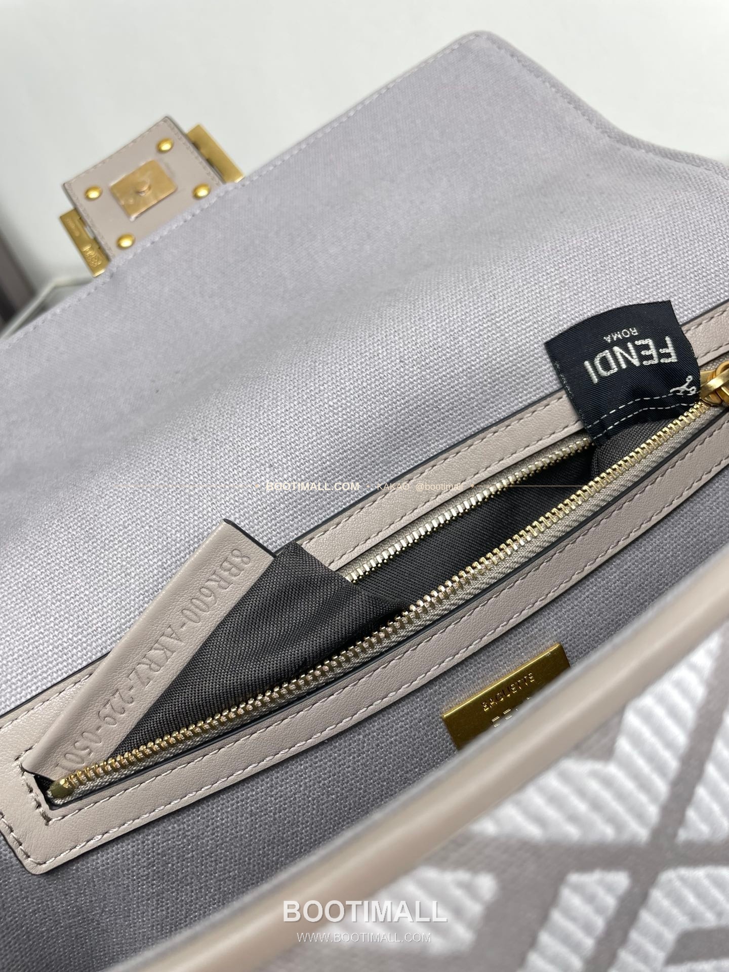 펜디 FF 자수 캔버스 플랩 바게트 숄더백 Fendi FF Embroidered Canvas Flap Baguette Shoulder Bag 0159A 27cm 8