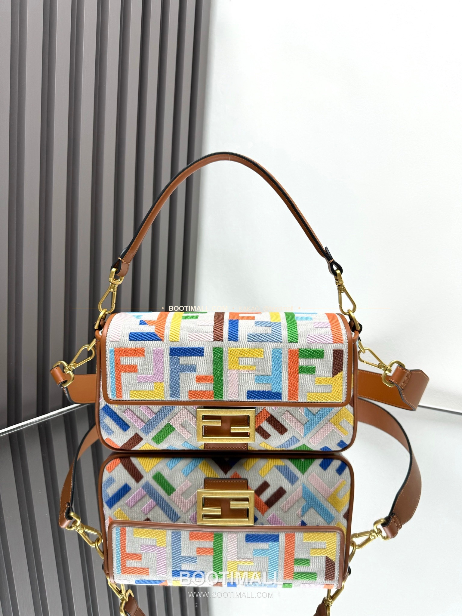 펜디 FF 자수 캔버스 플랩 바게트 숄더백 Fendi FF Embroidered Canvas Flap Baguette Shoulder Bag 0159A 27cm 1