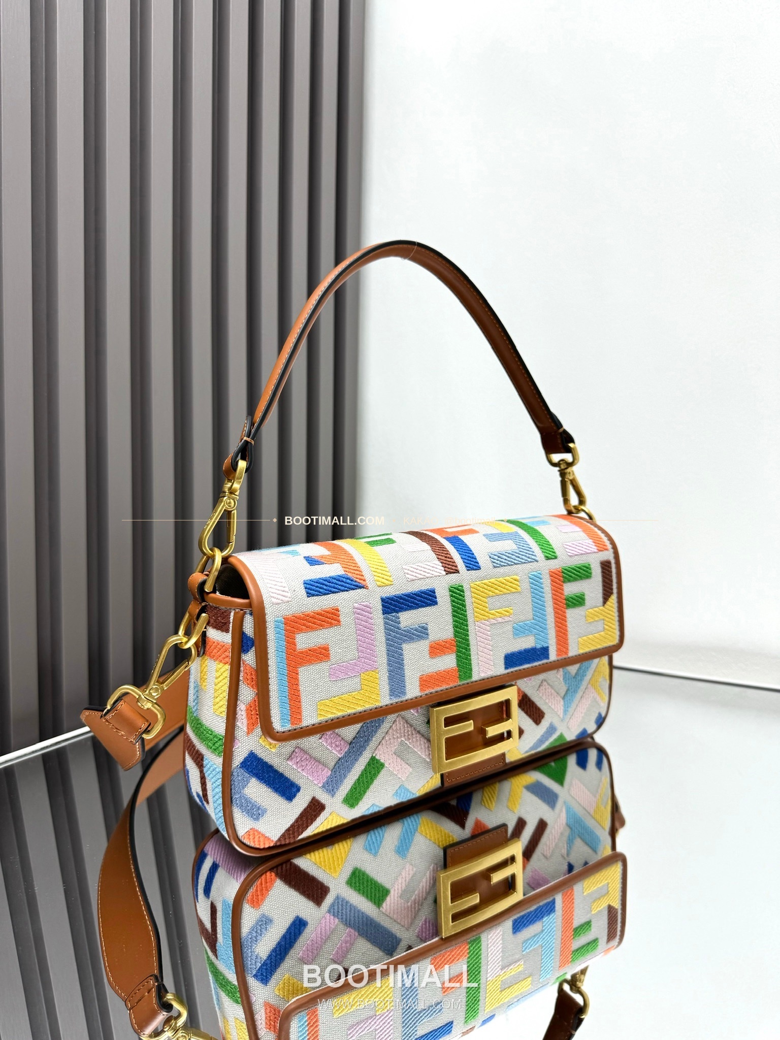 펜디 FF 자수 캔버스 플랩 바게트 숄더백 Fendi FF Embroidered Canvas Flap Baguette Shoulder Bag 0159A 27cm 2