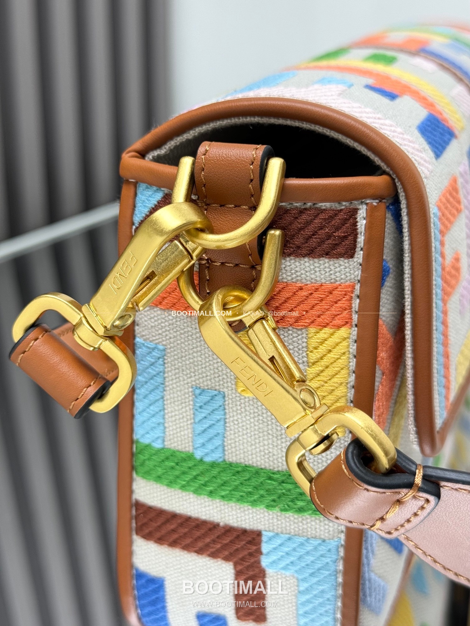 펜디 FF 자수 캔버스 플랩 바게트 숄더백 Fendi FF Embroidered Canvas Flap Baguette Shoulder Bag 0159A 27cm 6