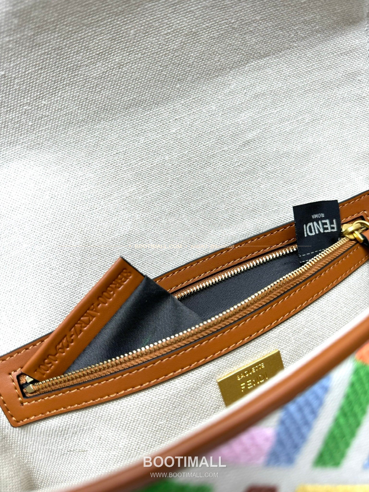 펜디 FF 자수 캔버스 플랩 바게트 숄더백 Fendi FF Embroidered Canvas Flap Baguette Shoulder Bag 0159A 27cm 8