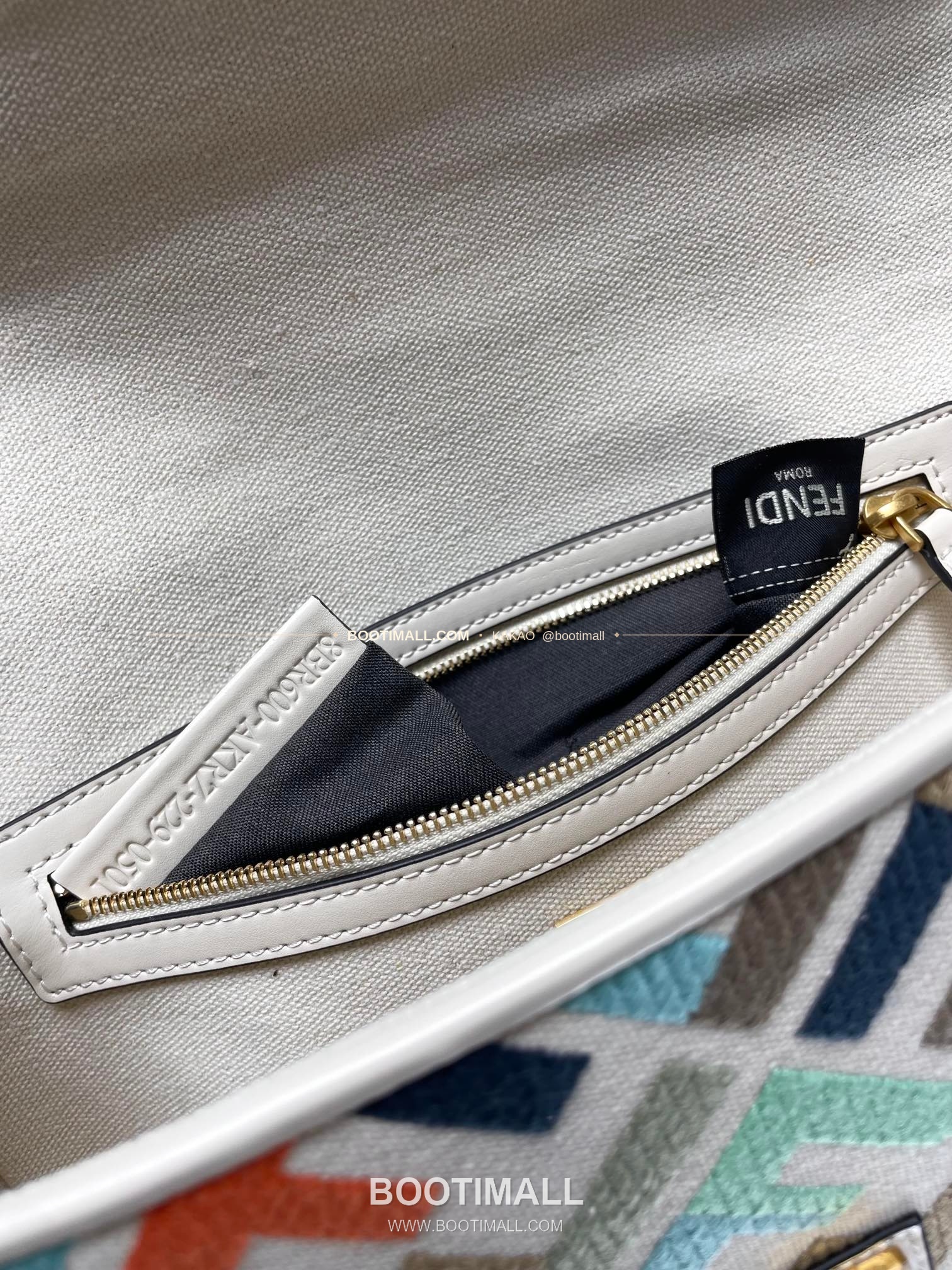 펜디 FF 자수 캔버스 플랩 바게트 숄더백 Fendi FF Embroidered Canvas Flap Baguette Shoulder Bag 0159A 27cm 7