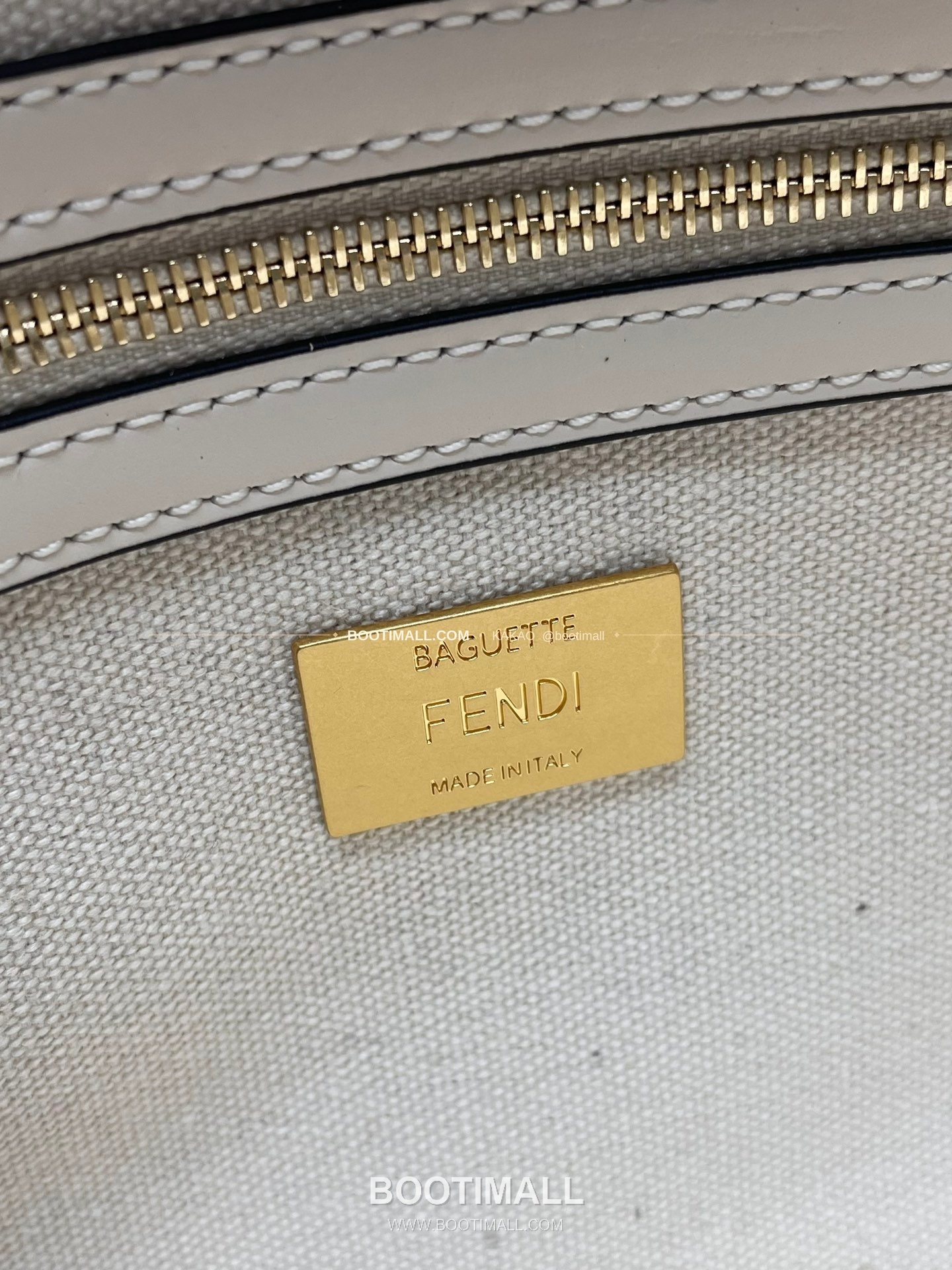 펜디 FF 자수 캔버스 플랩 바게트 숄더백 Fendi FF Embroidered Canvas Flap Baguette Shoulder Bag 0159A 27cm 8