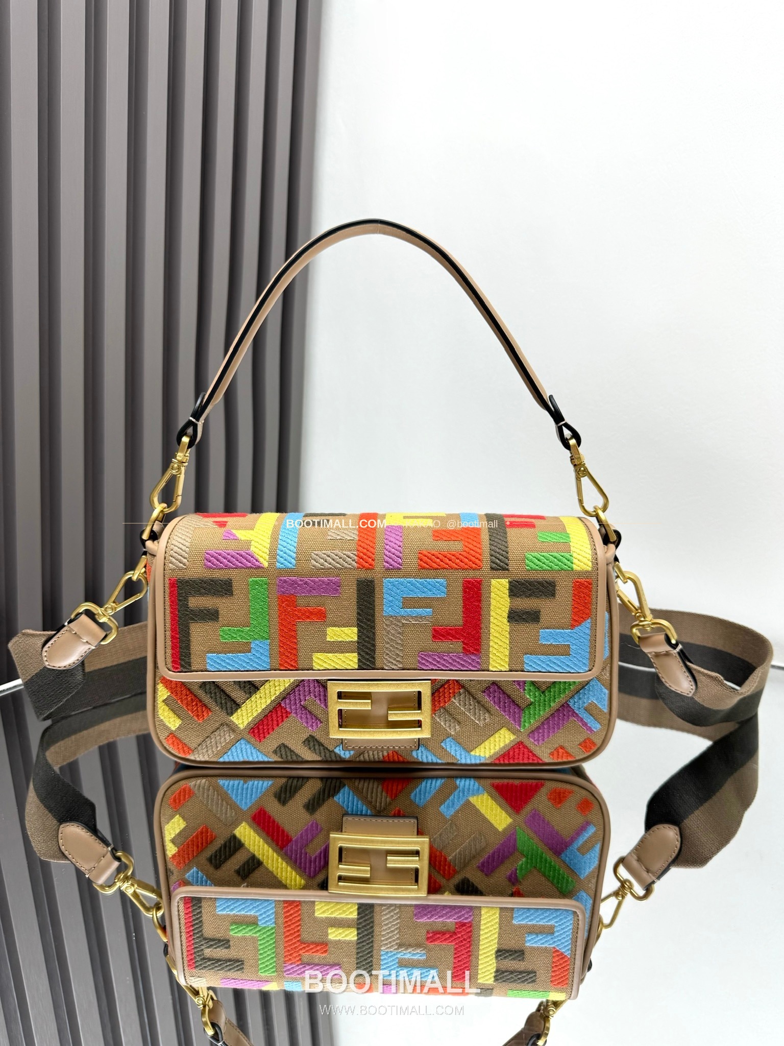 펜디 FF 자수 캔버스 플랩 바게트 숄더백 Fendi FF Embroidered Canvas Flap Baguette Shoulder Bag 0159A 27cm 1
