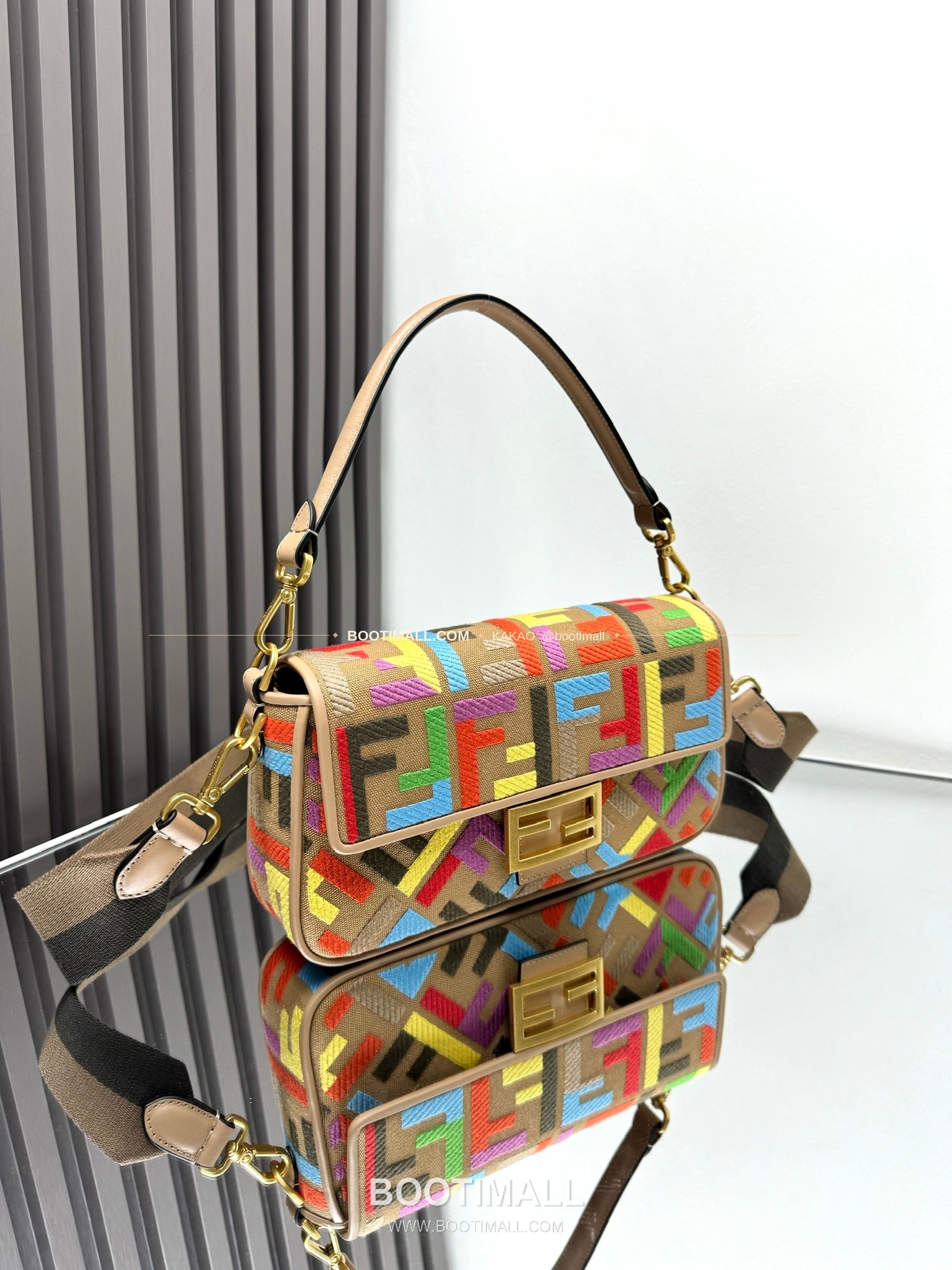 펜디 FF 자수 캔버스 플랩 바게트 숄더백 Fendi FF Embroidered Canvas Flap Baguette Shoulder Bag 0159A 27cm 2