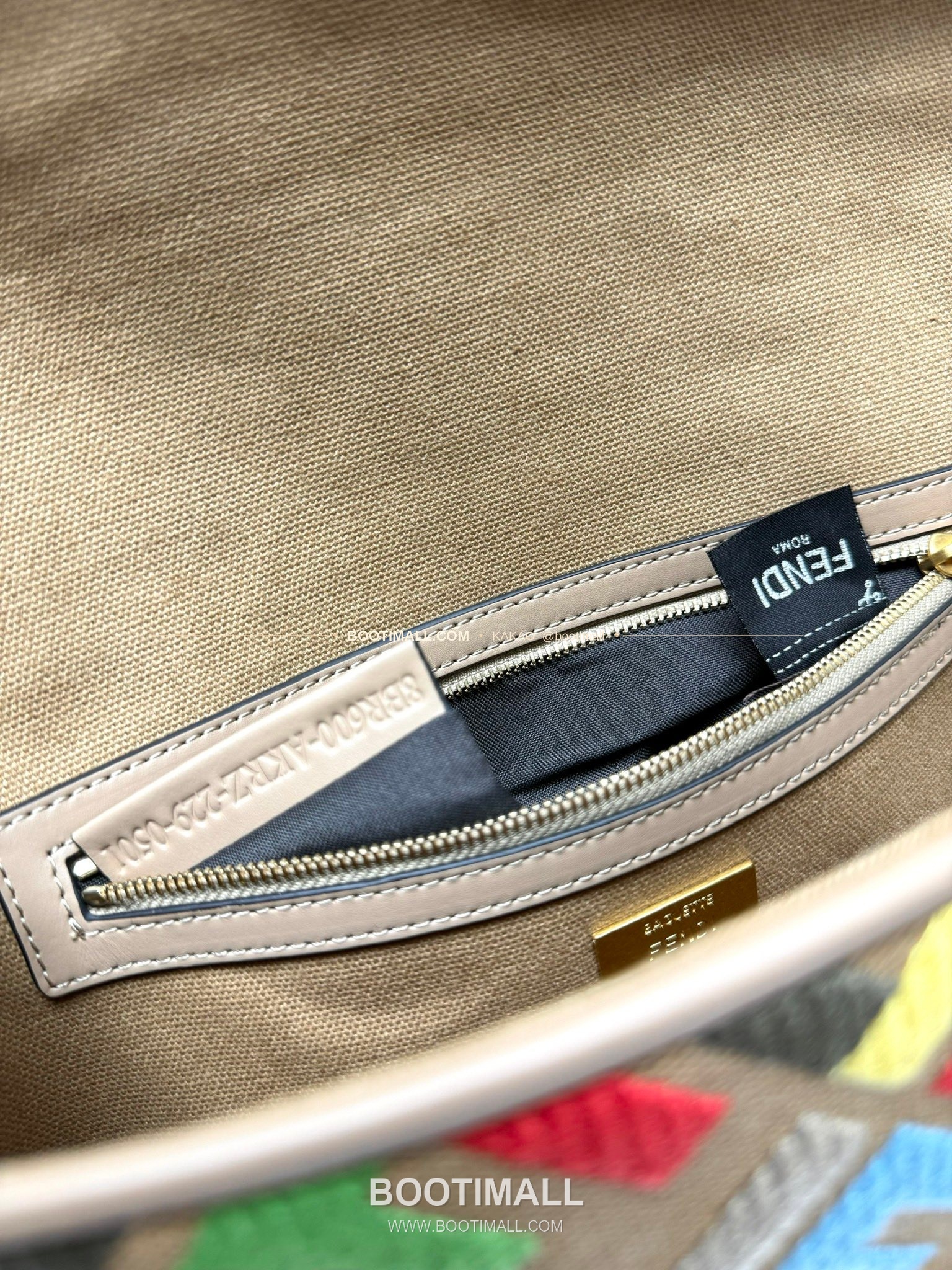 펜디 FF 자수 캔버스 플랩 바게트 숄더백 Fendi FF Embroidered Canvas Flap Baguette Shoulder Bag 0159A 27cm 9