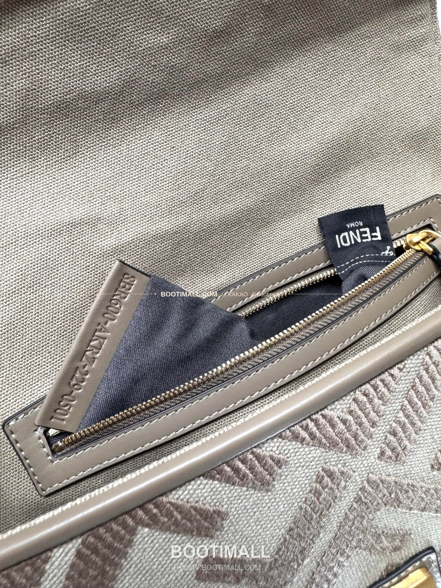 펜디 FF 자수 캔버스 플랩 바게트 숄더백 Fendi FF Embroidered Canvas Flap Baguette Shoulder Bag 0159A 27cm 8