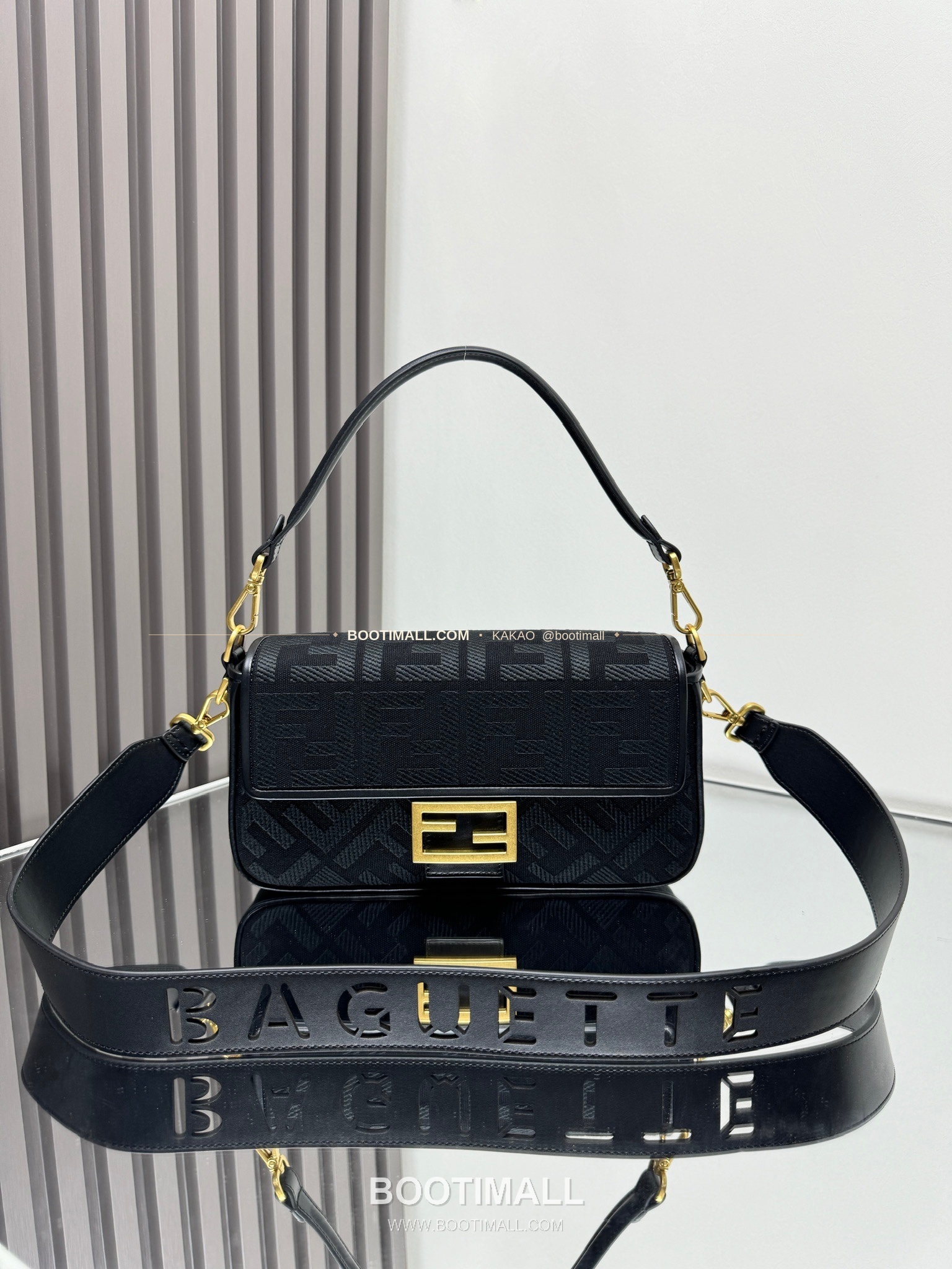 펜디 FF 자수 캔버스 플랩 바게트 숄더백 Fendi FF Embroidered Canvas Flap Baguette Shoulder Bag 0159A 27cm 1