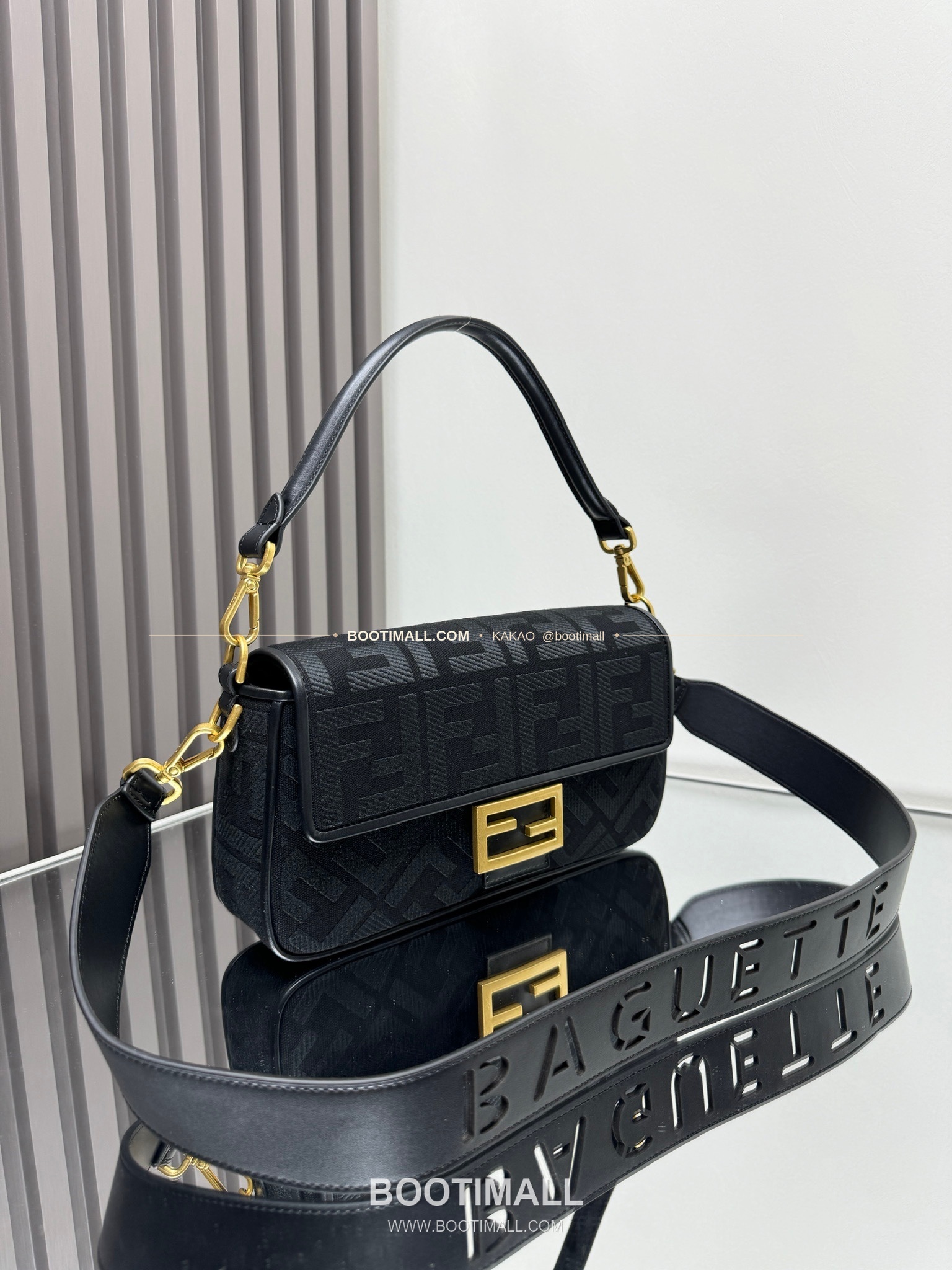 펜디 FF 자수 캔버스 플랩 바게트 숄더백 Fendi FF Embroidered Canvas Flap Baguette Shoulder Bag 0159A 27cm 2