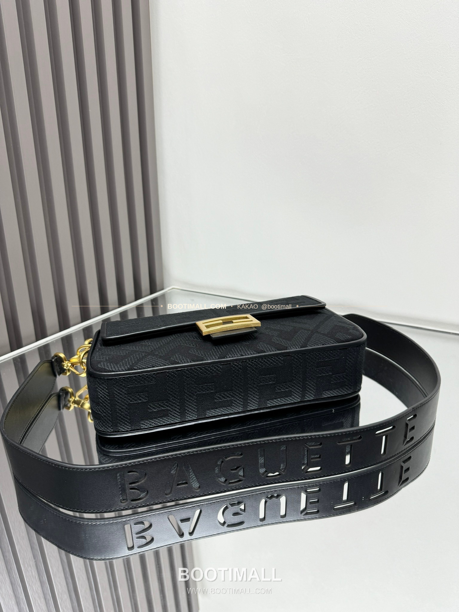 펜디 FF 자수 캔버스 플랩 바게트 숄더백 Fendi FF Embroidered Canvas Flap Baguette Shoulder Bag 0159A 27cm 5