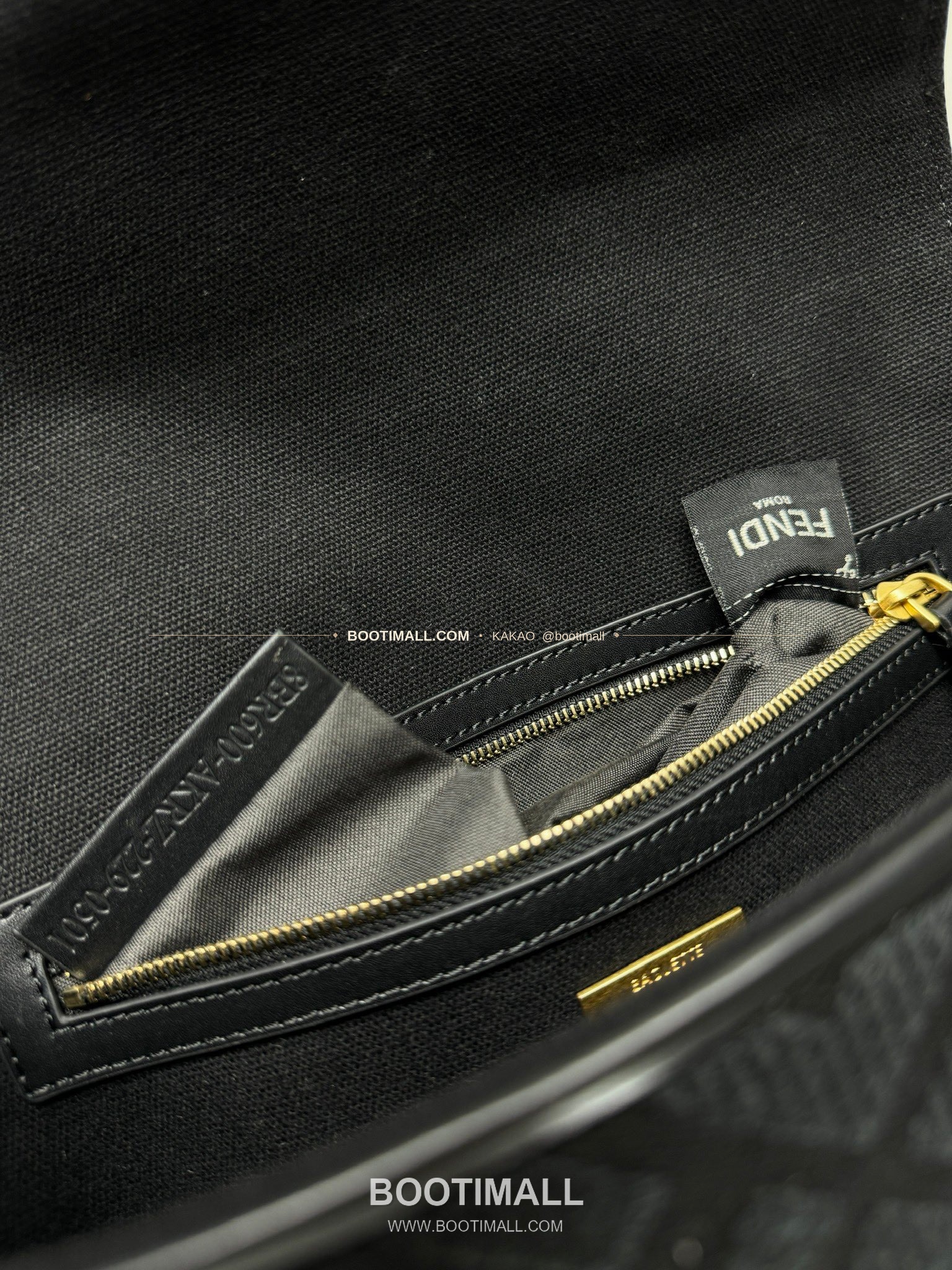 펜디 FF 자수 캔버스 플랩 바게트 숄더백 Fendi FF Embroidered Canvas Flap Baguette Shoulder Bag 0159A 27cm 9