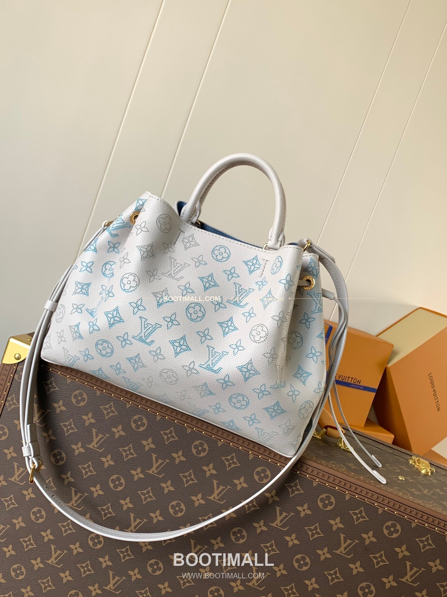 루이비통 벨라 펀칭 레더 그라데이션 토트백 Louis Vuitton Bella Perforated Leather Degrade Tote Bag M12127 32cm 2