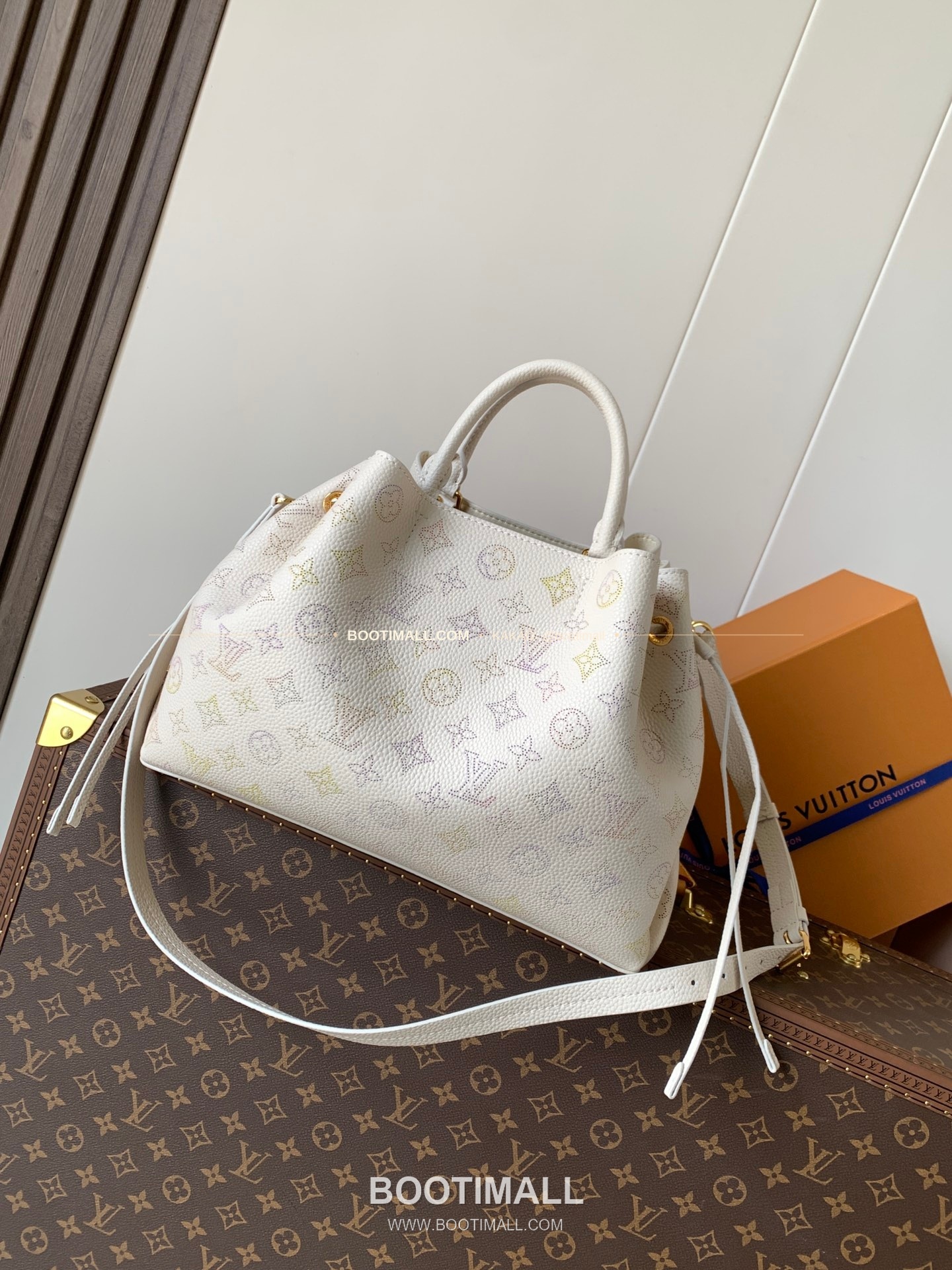 루이비통 벨라 펀칭 레더 그라데이션 토트백 Louis Vuitton Bella Perforated Leather Degrade Tote Bag M15116 32cm 3