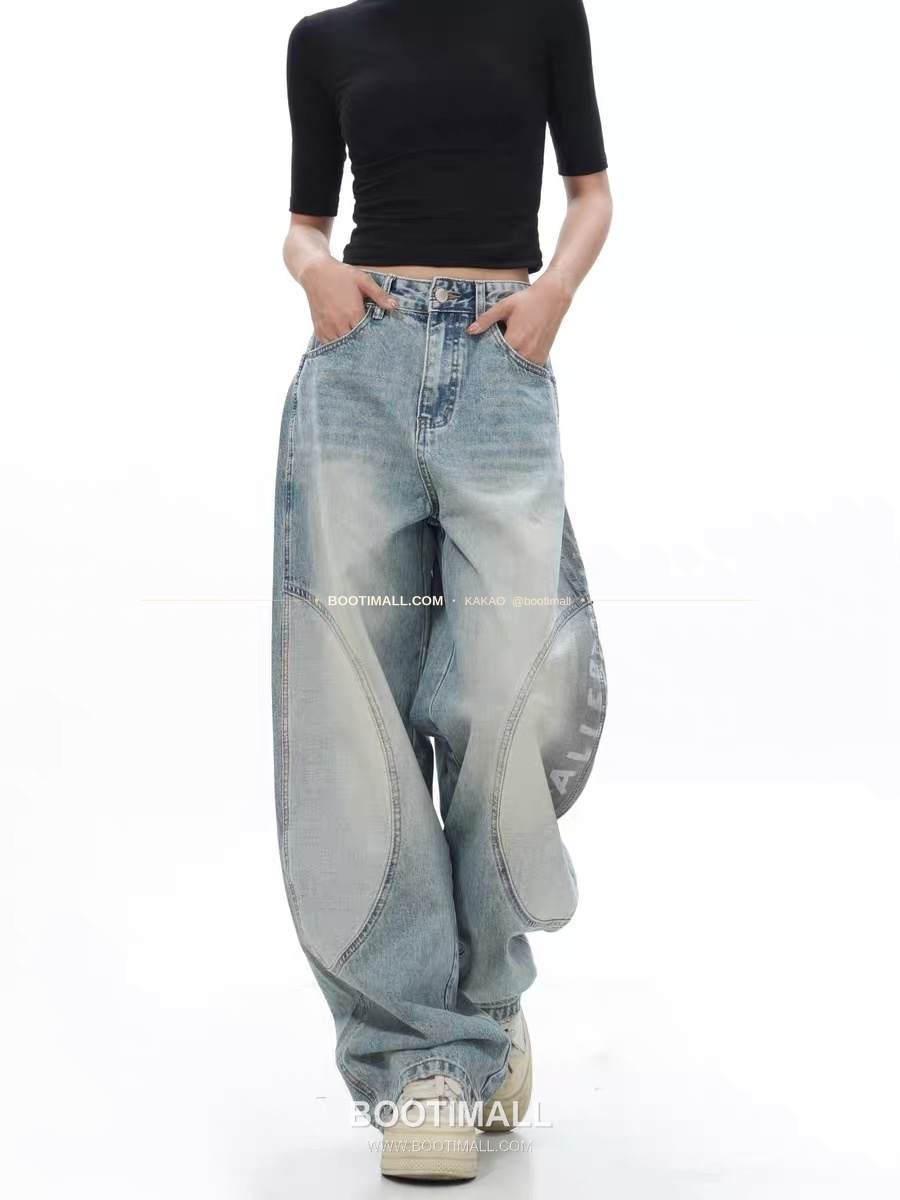 발렌시아가 2026SS 코튼 그래피티 워싱 와이드 커브드 데님 팬츠 Balenciaga 2026 SS Cotton Graffiti Washed Wide Curved Denim Pants 1